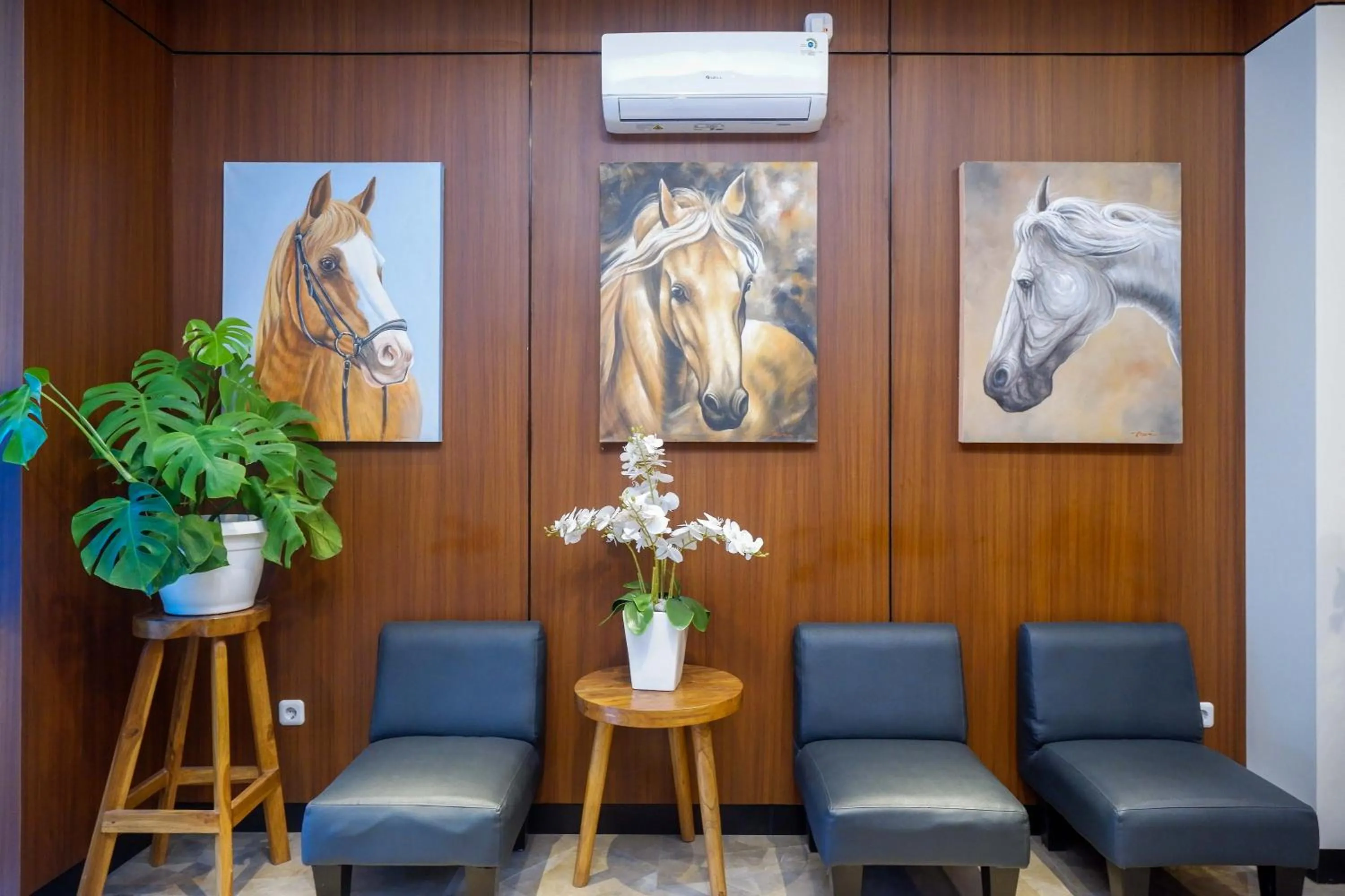 Lobby or reception in Sans Hotel Pippo Yogyakarta by RedDoorz