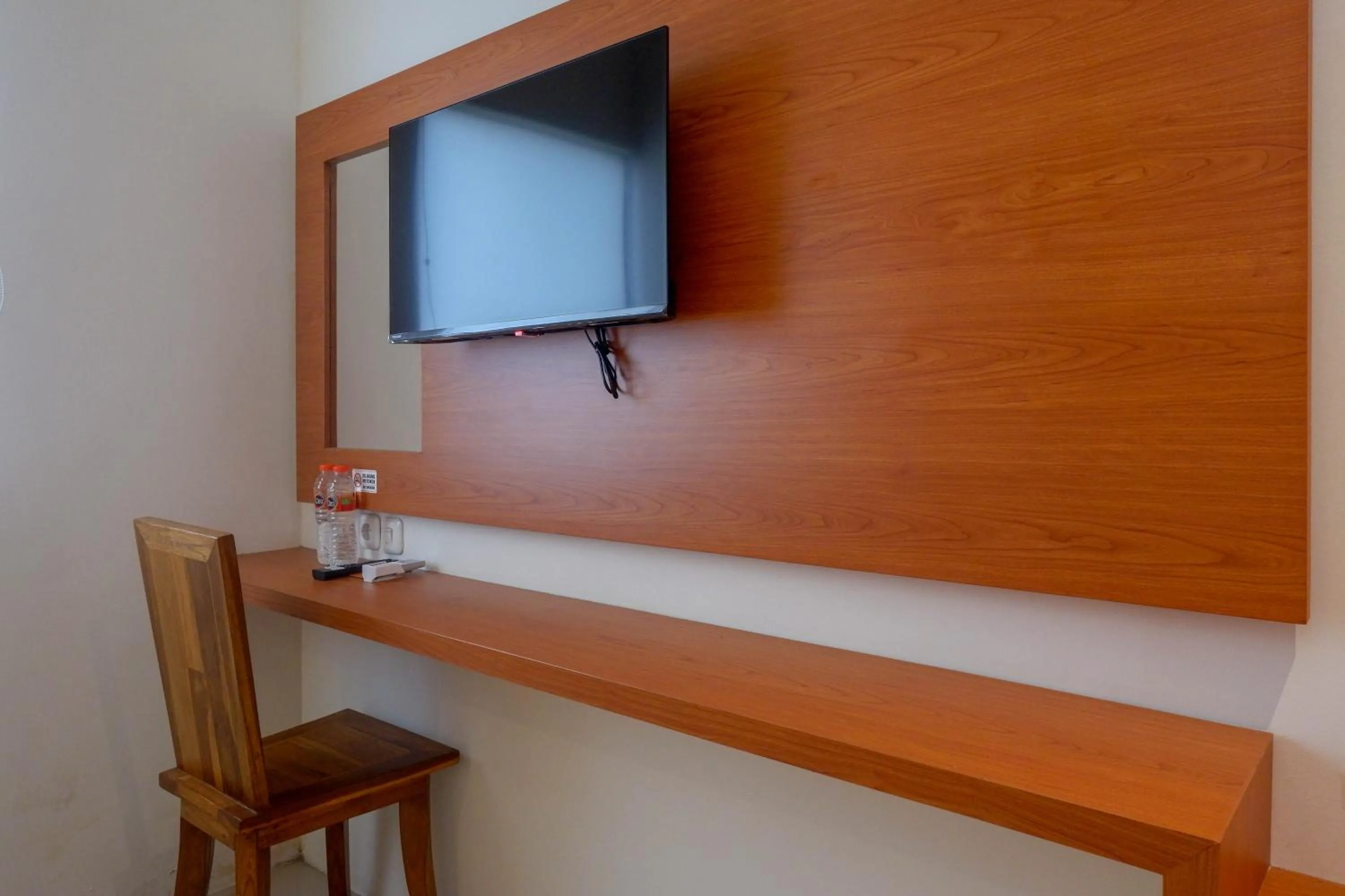 Bedroom in Sans Hotel Pippo Yogyakarta by RedDoorz