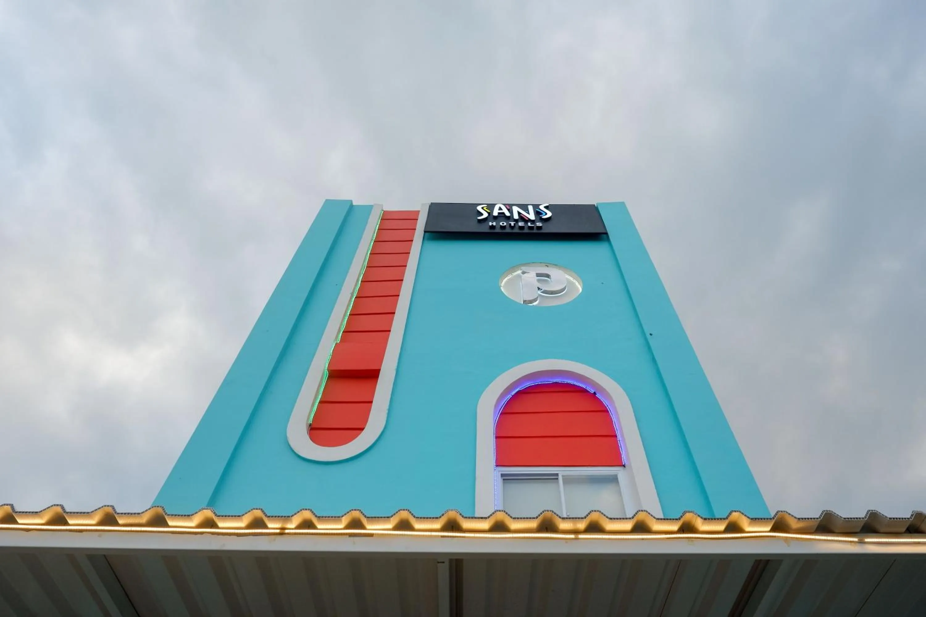 Property building in Sans Hotel Pippo Yogyakarta by RedDoorz