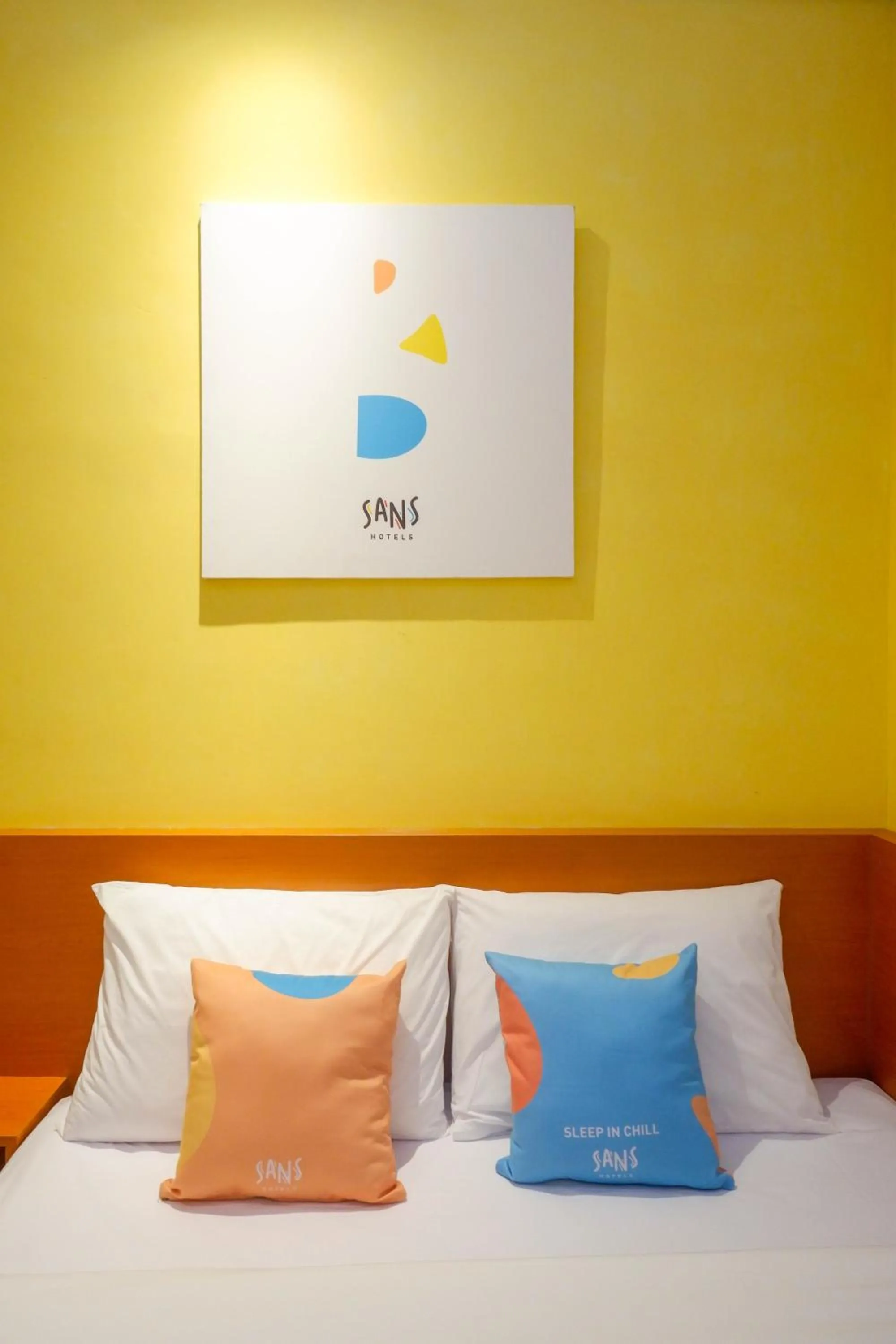 Bedroom, Bed in Sans Hotel Pippo Yogyakarta by RedDoorz