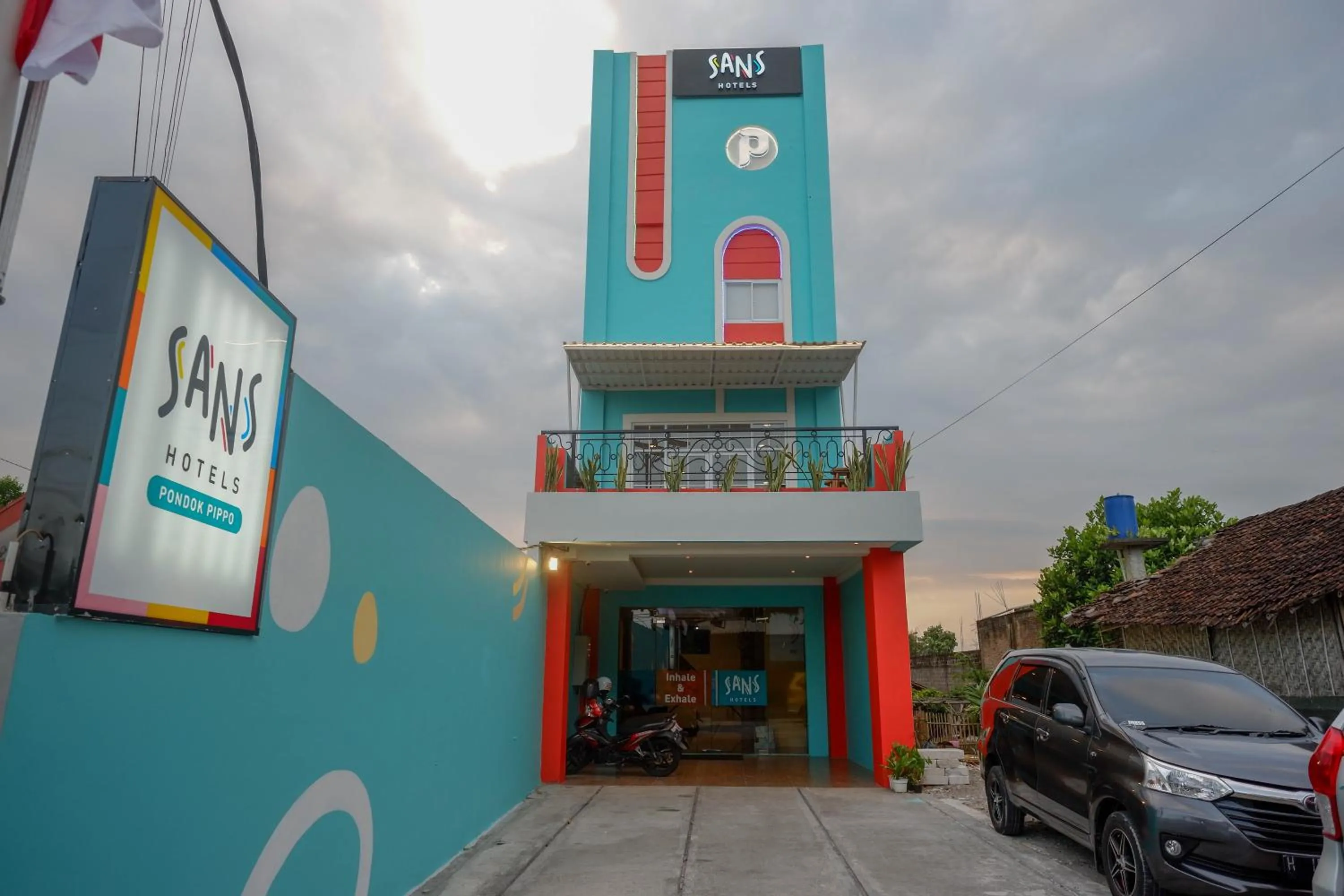 Property building in Sans Hotel Pippo Yogyakarta by RedDoorz