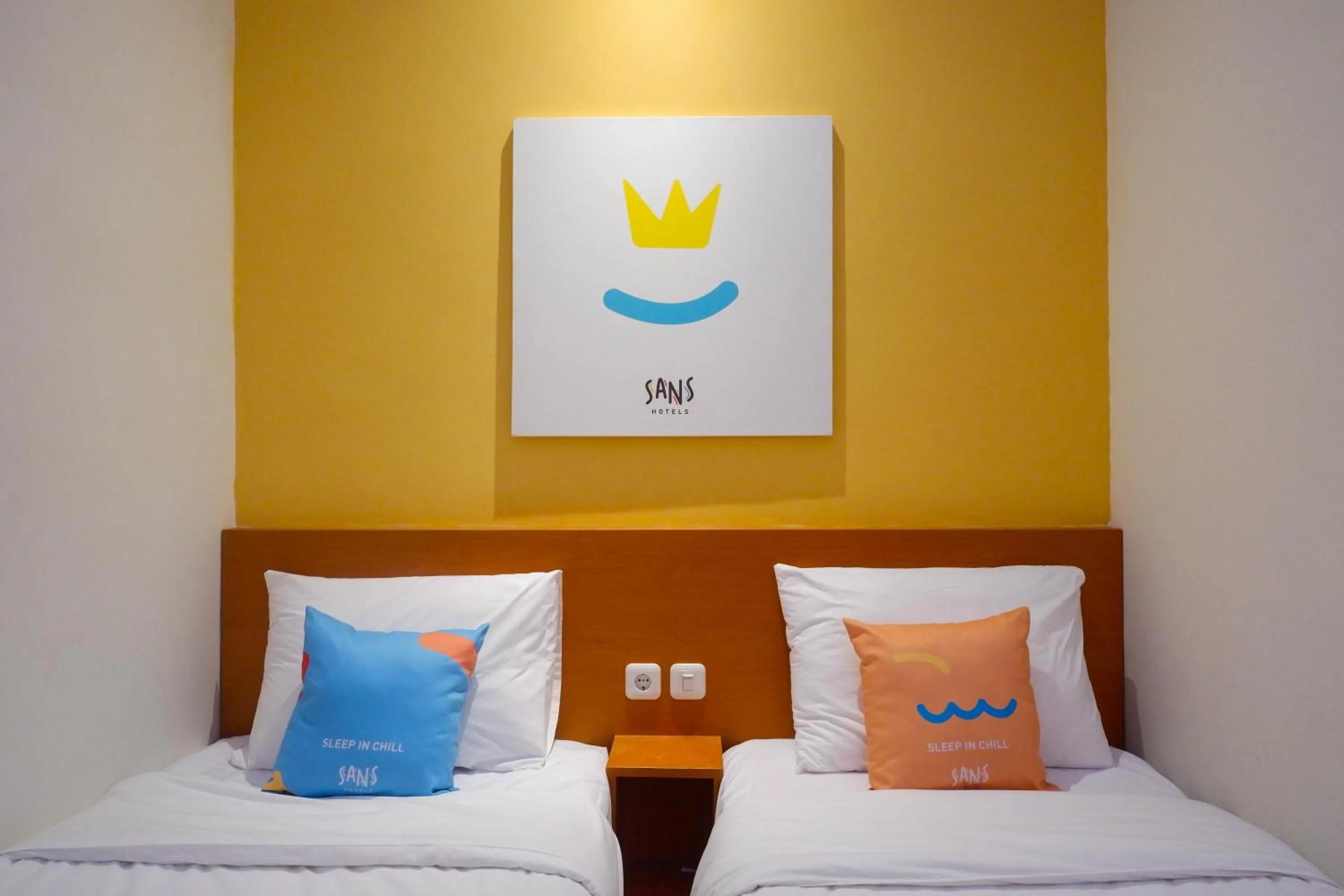 Bedroom, Bed in Sans Hotel Pippo Yogyakarta by RedDoorz