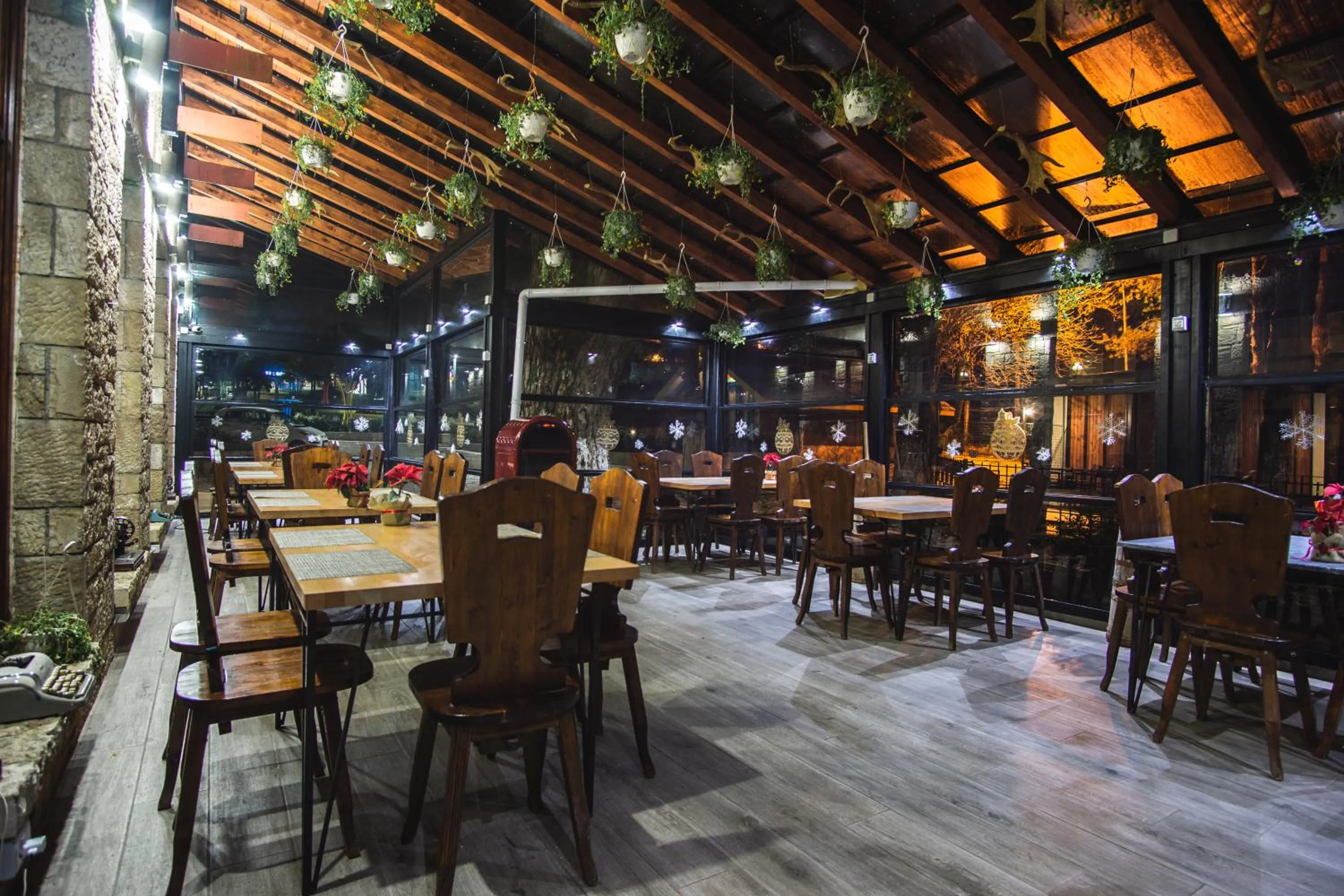 Restaurant/places to eat in Te'Dreri - Llogora Tourist Village