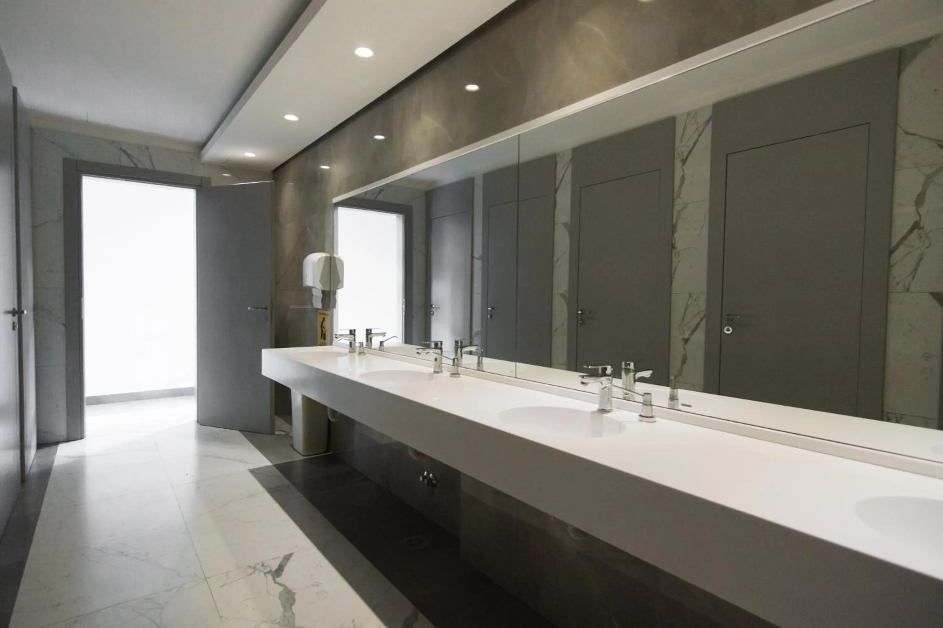 Bathroom in Te'Dreri - Llogora Tourist Village