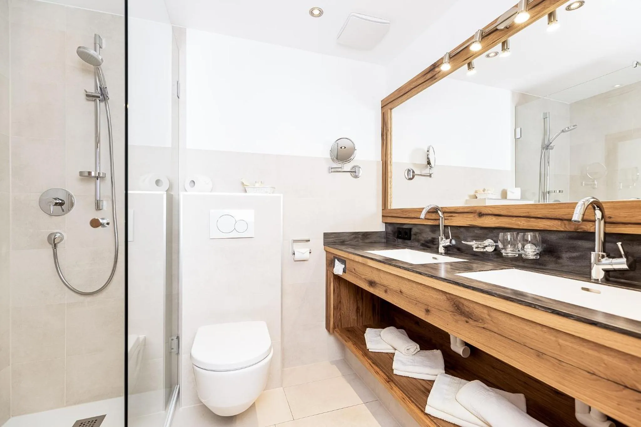 Bathroom in Aparthotel Landhaus St. Joseph (Indoor Pool)