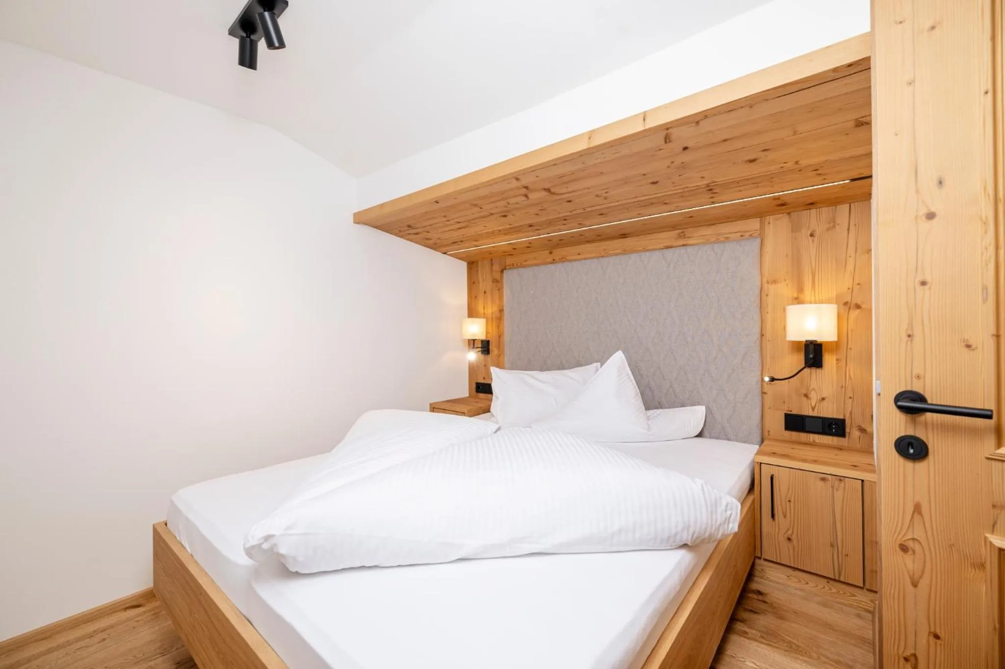 Photo of the whole room, Bed in Aparthotel Landhaus St. Joseph (Indoor Pool)