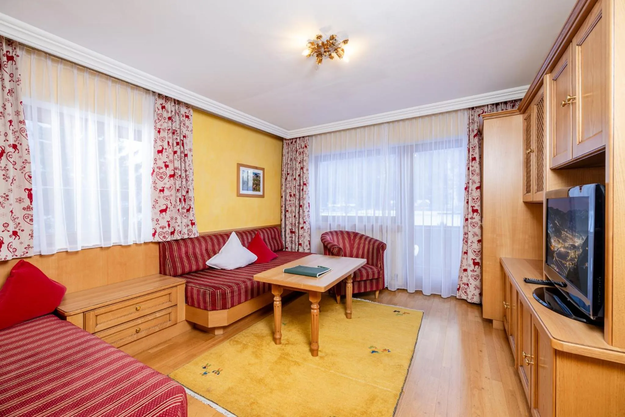 Living room in Aparthotel Landhaus St. Joseph (Indoor Pool)