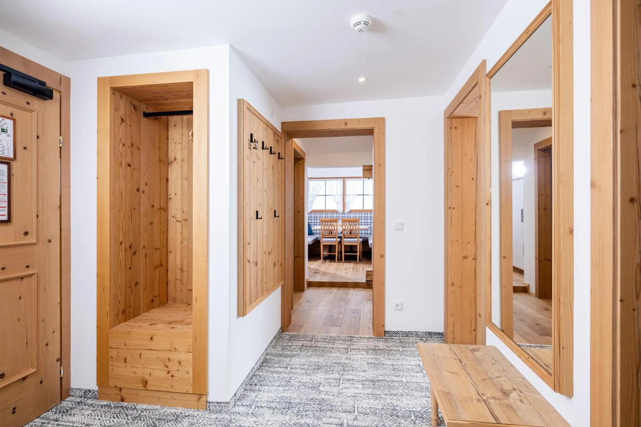 wardrobe in Aparthotel Landhaus St. Joseph (Indoor Pool)