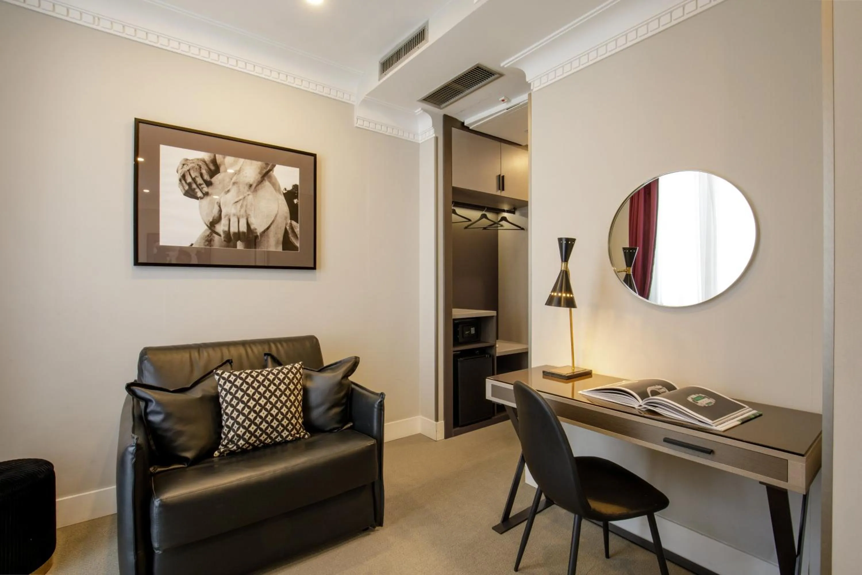 wardrobe in Condotti Boutique Hotel