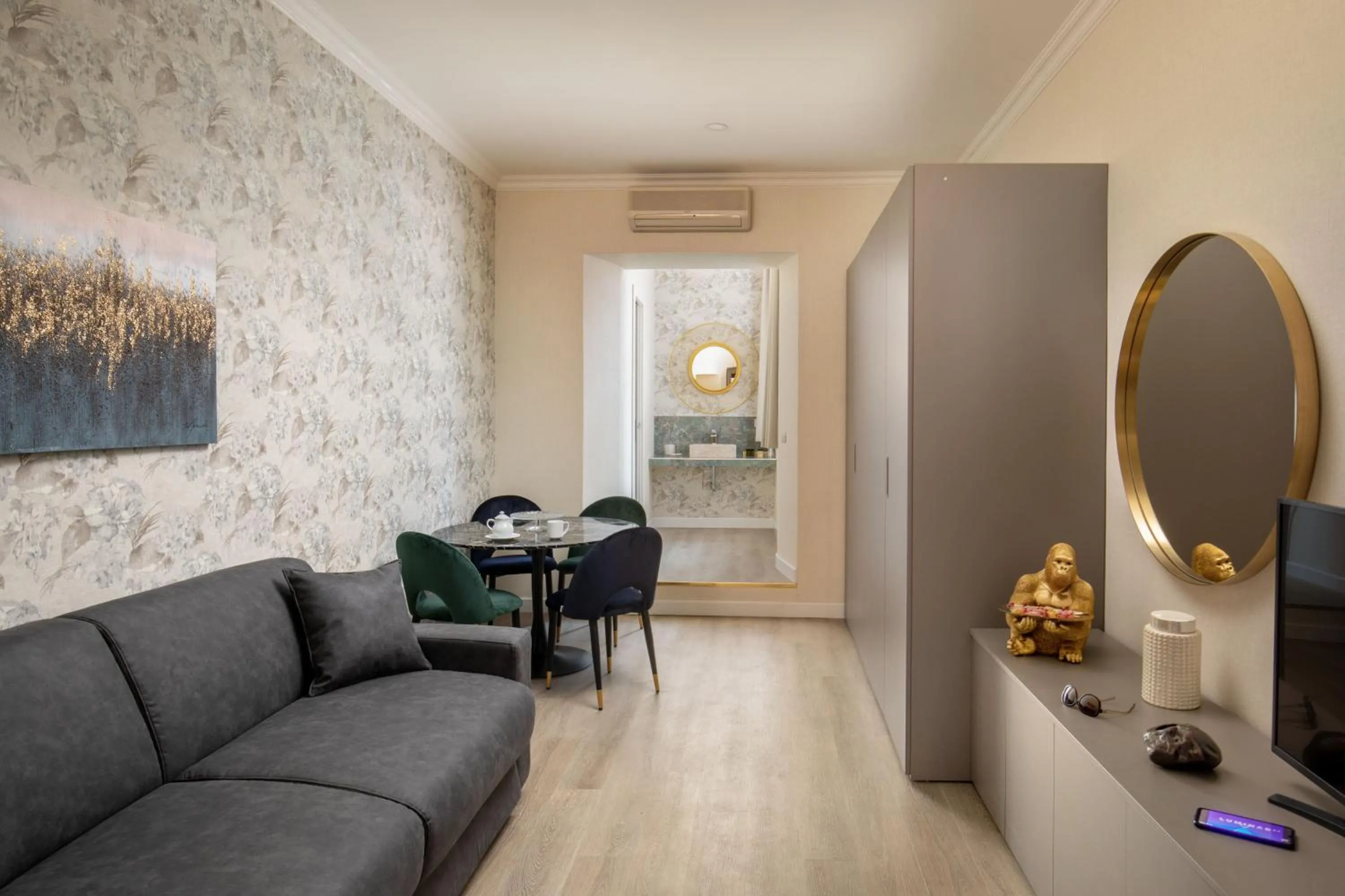 TV and multimedia in Condotti Boutique Hotel