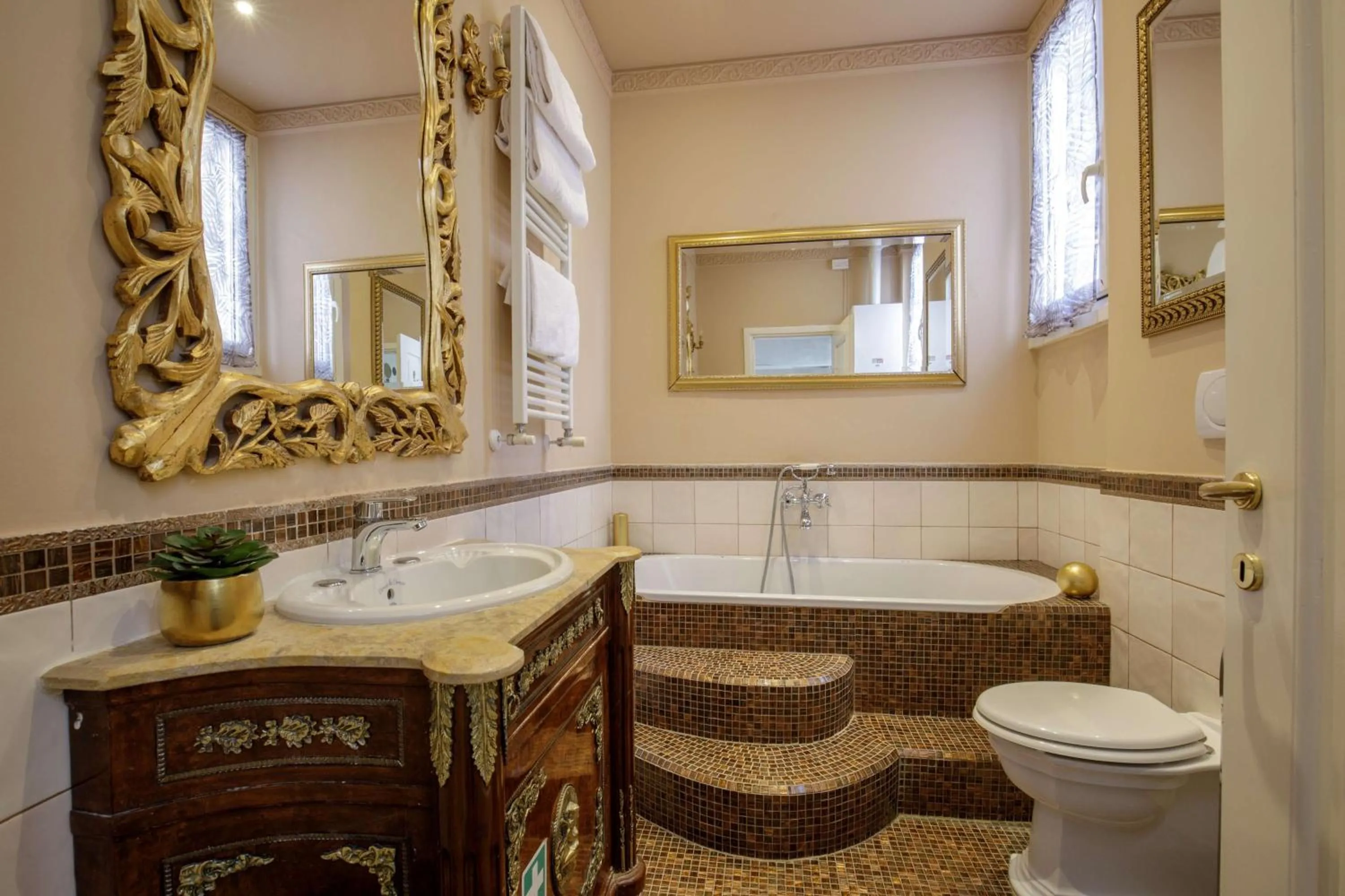 Bathroom in Condotti Boutique Hotel