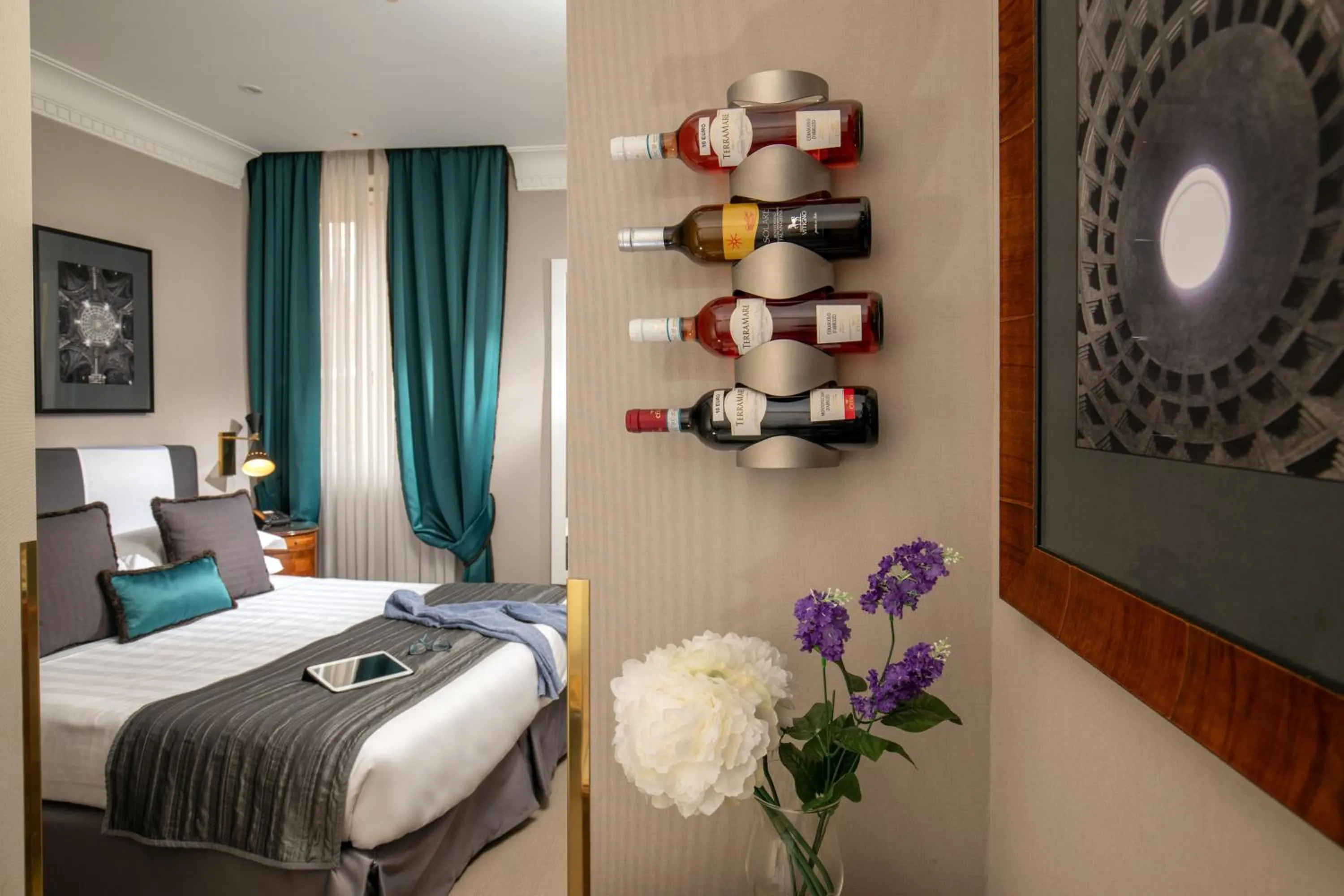 Photo of the whole room, Bed in Condotti Boutique Hotel