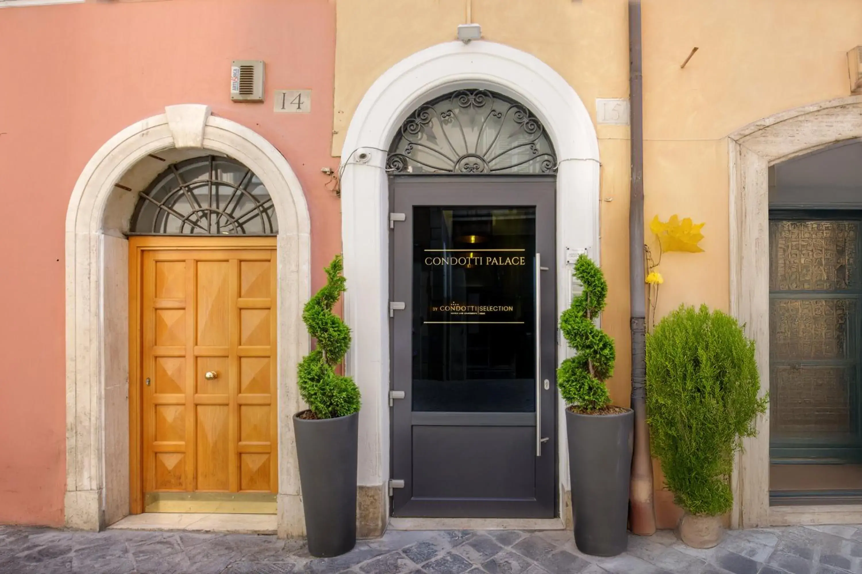 Property building in Condotti Boutique Hotel Property building in Condotti Boutique Hotel