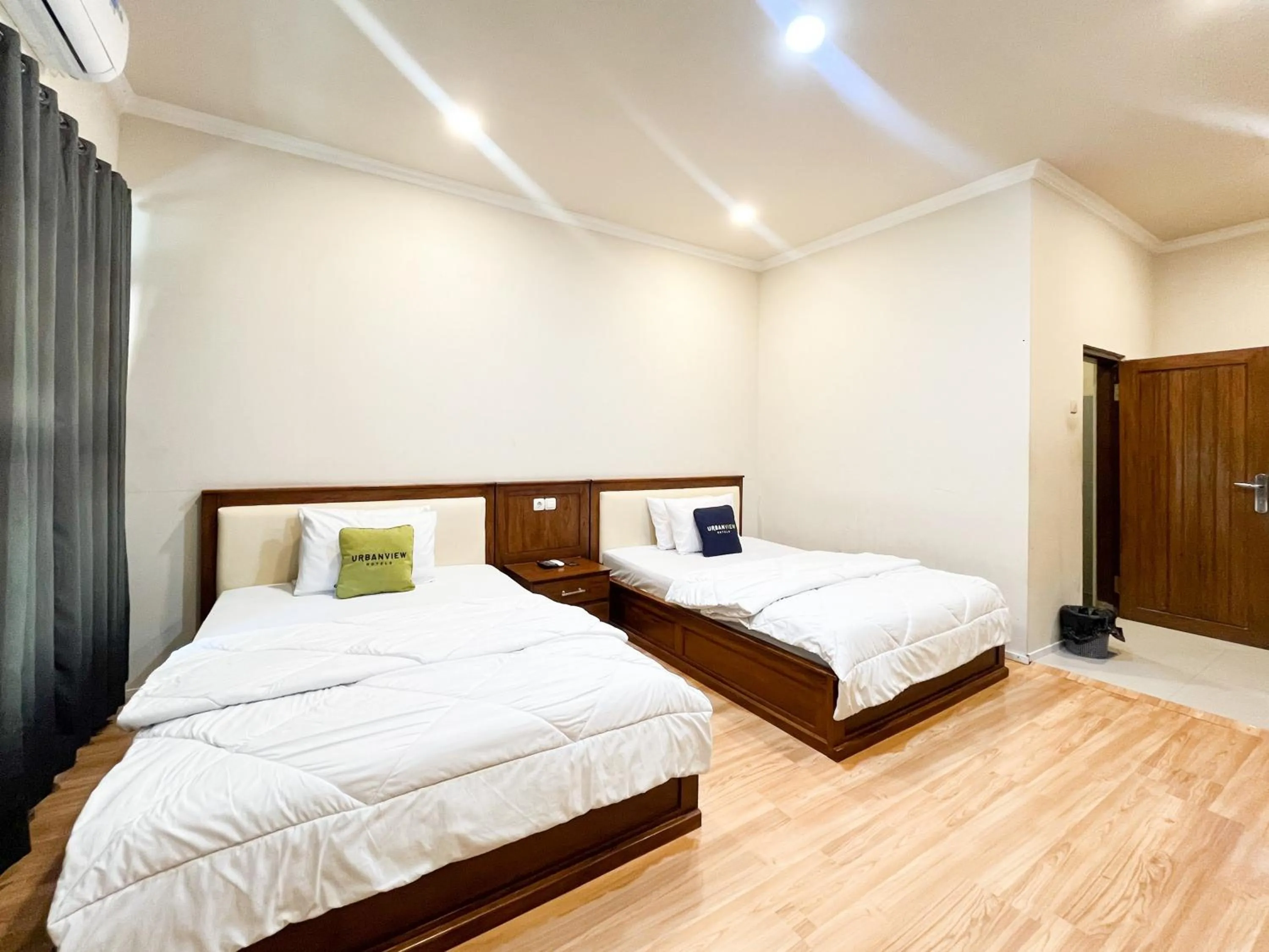 Bedroom, Bed in Urbanview Hotel Kumala Banyuwangi by RedDoorz