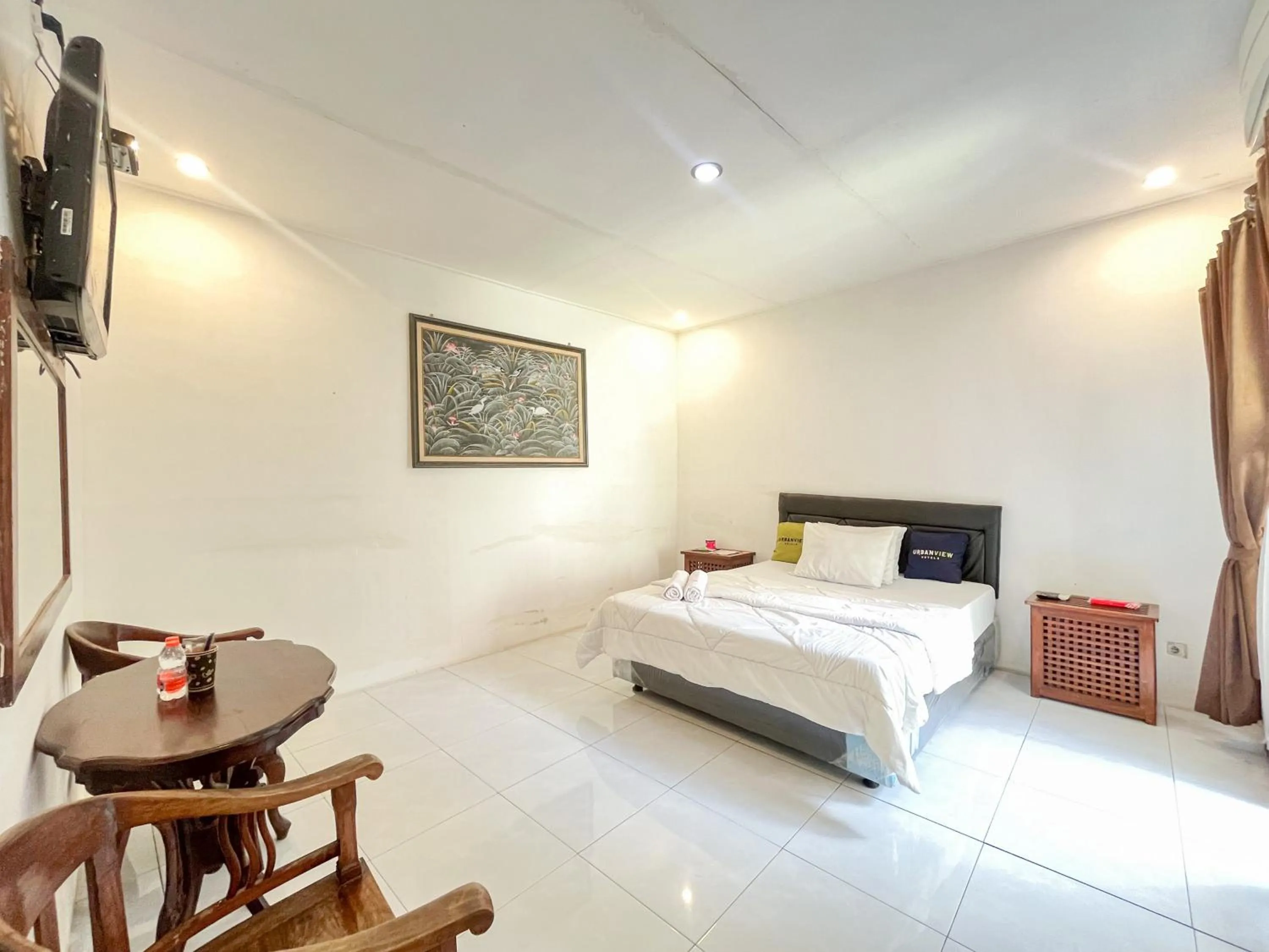 Bedroom, Bed in Urbanview Hotel Kumala Banyuwangi by RedDoorz