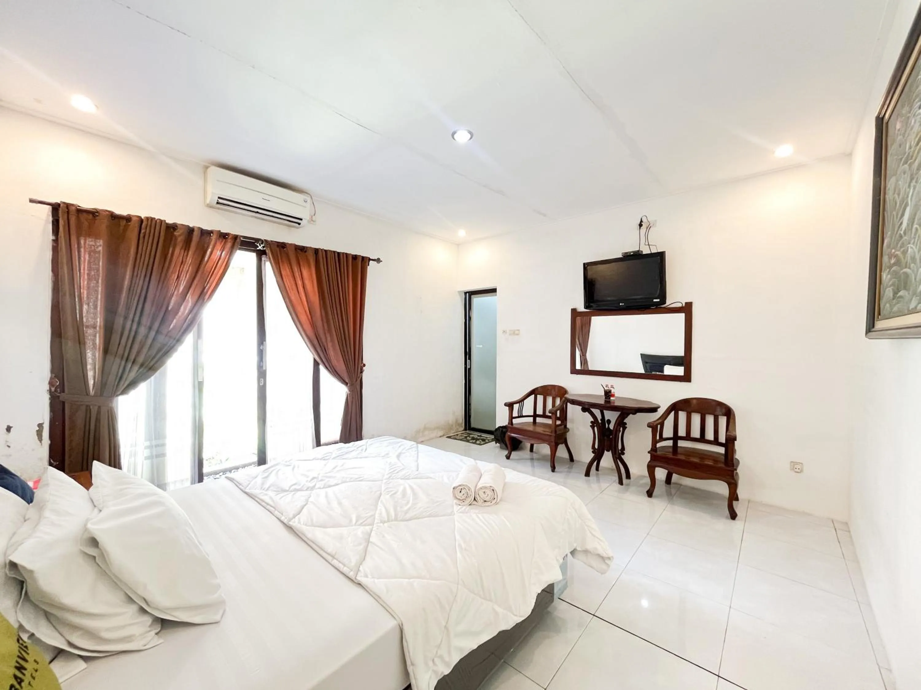 Bedroom, Bed in Urbanview Hotel Kumala Banyuwangi by RedDoorz