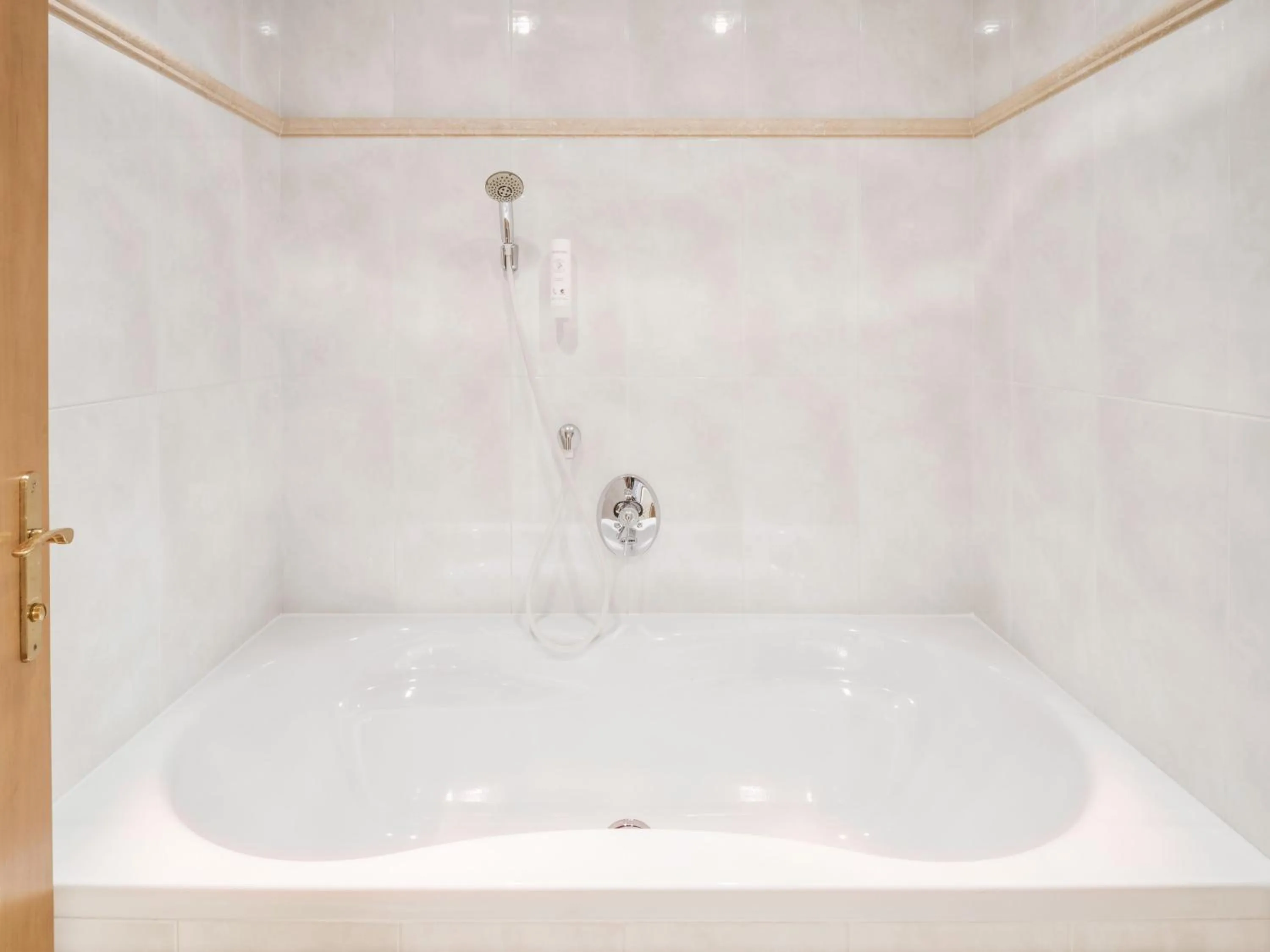 Bathroom in Hotel Magdalena Mayrhofen