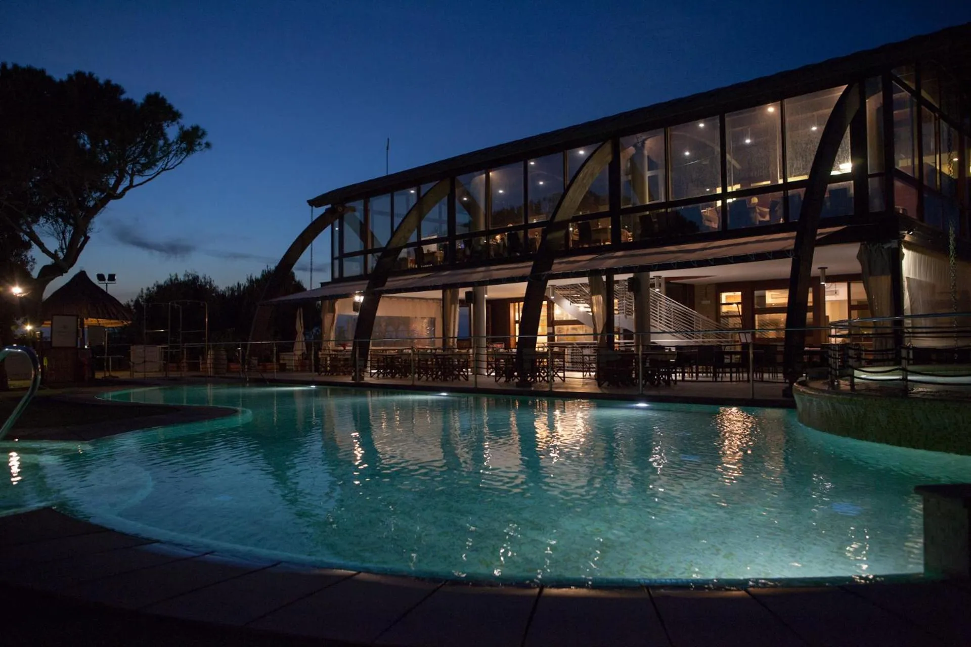 Restaurant/places to eat in Canado Family Hotel