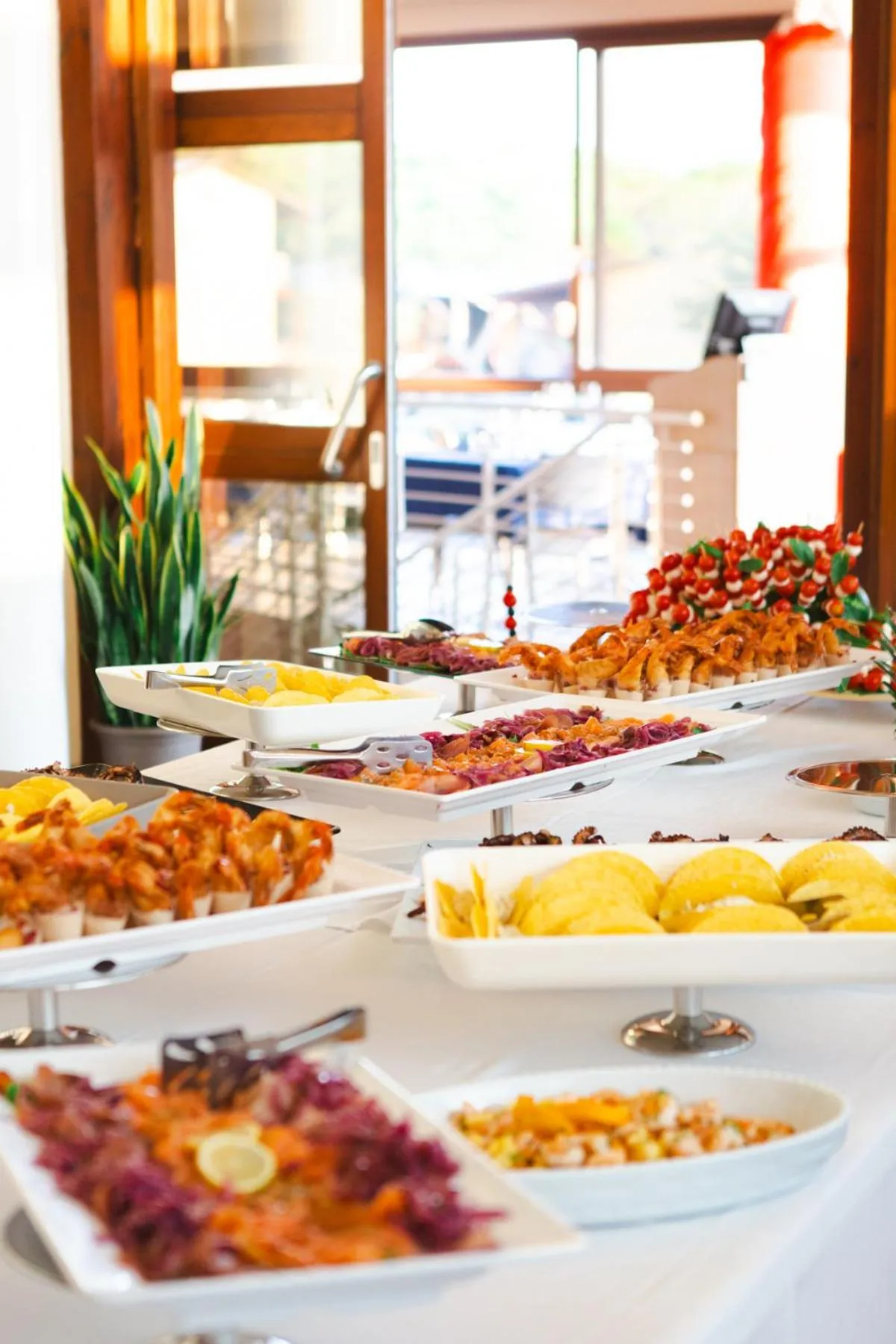 Restaurant/places to eat in Canado Family Hotel