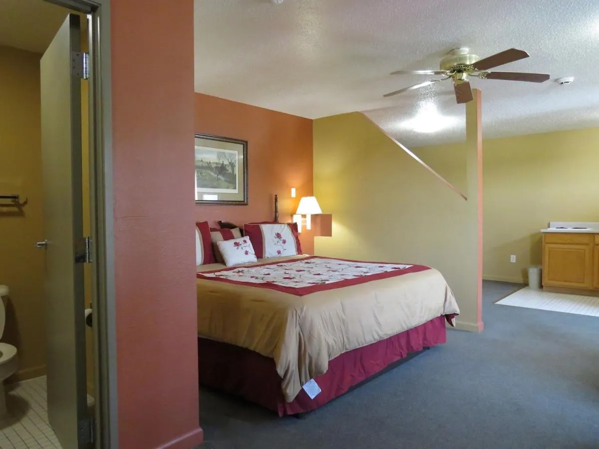 Photo of the whole room, Bed in FIRST WESTERN INN