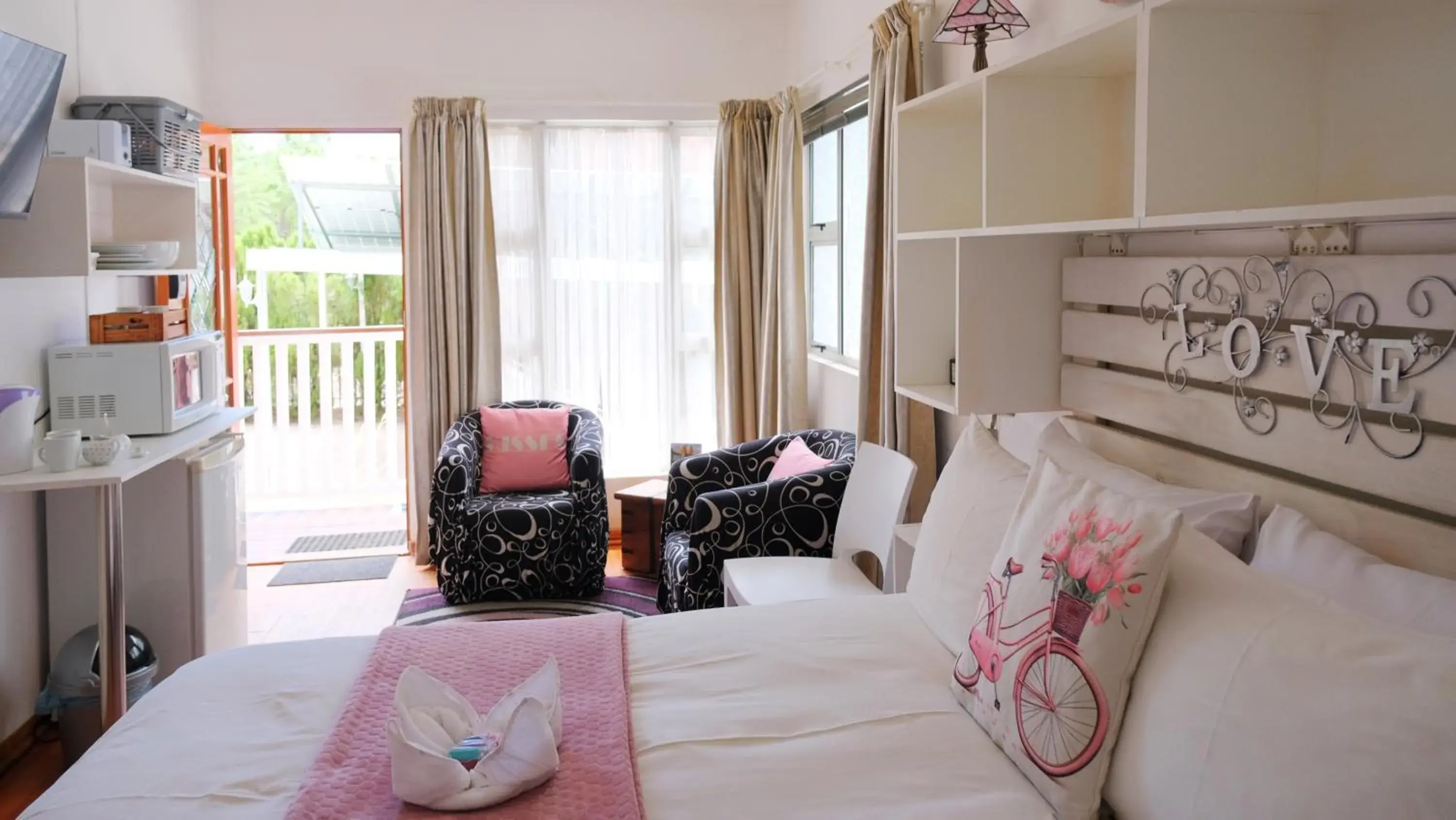 Seating area, Bed in Knock Out View Clarens Seating area, Bed in Knock Out View Clarens