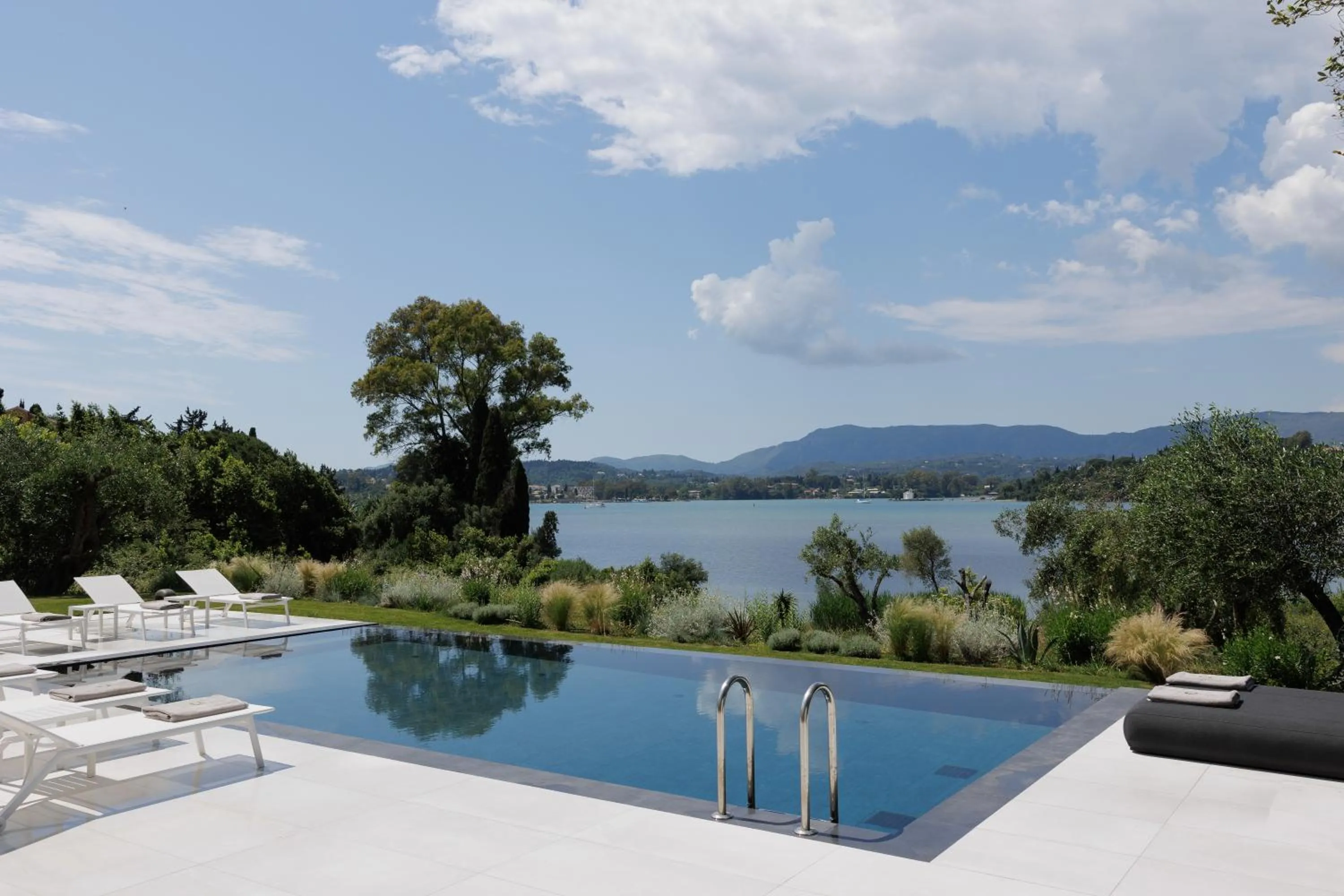 Luxurious Villa Trinity