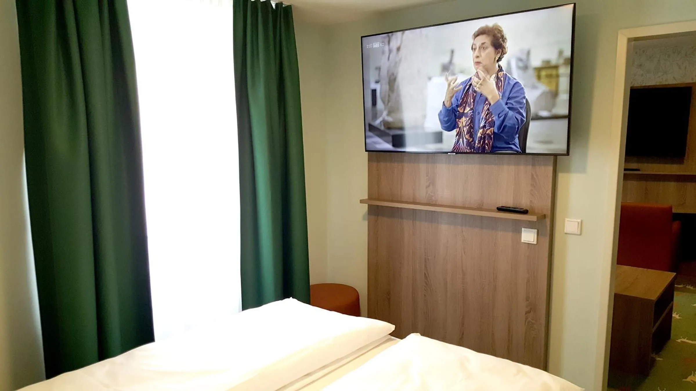 Bed in Hotel & Restaurant Hubertus Sehnde