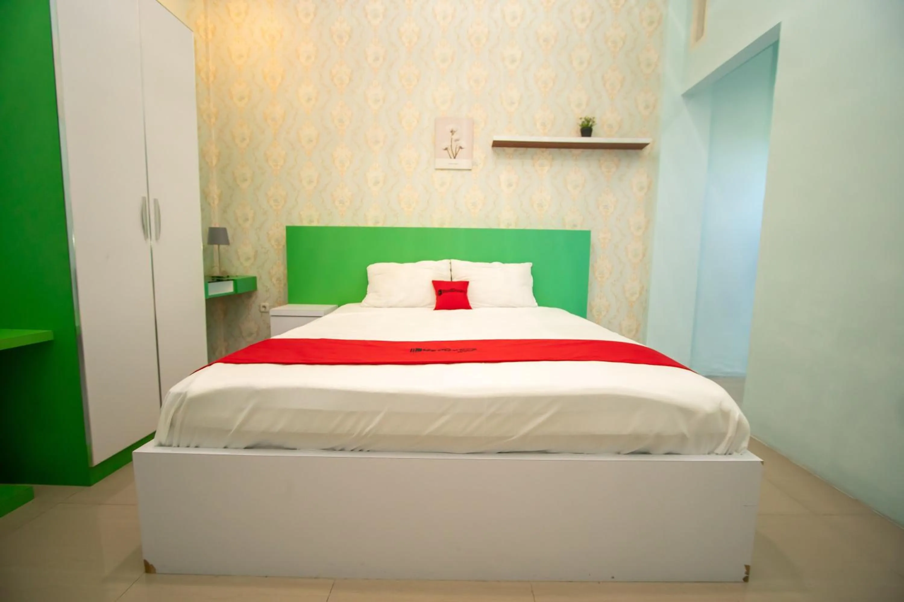 Bedroom, Bed in RedDoorz Syariah near Pantai Bali Abdya Blang Pidie