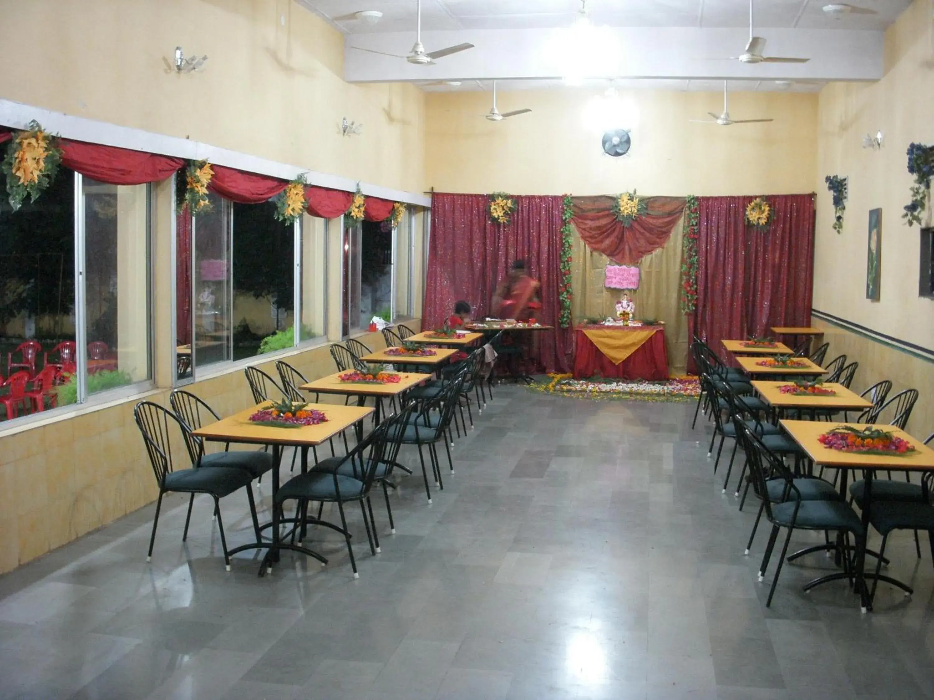 Restaurant/places to eat in Hotel Grand Barrack Restaurant/places to eat in Hotel Grand Barrack