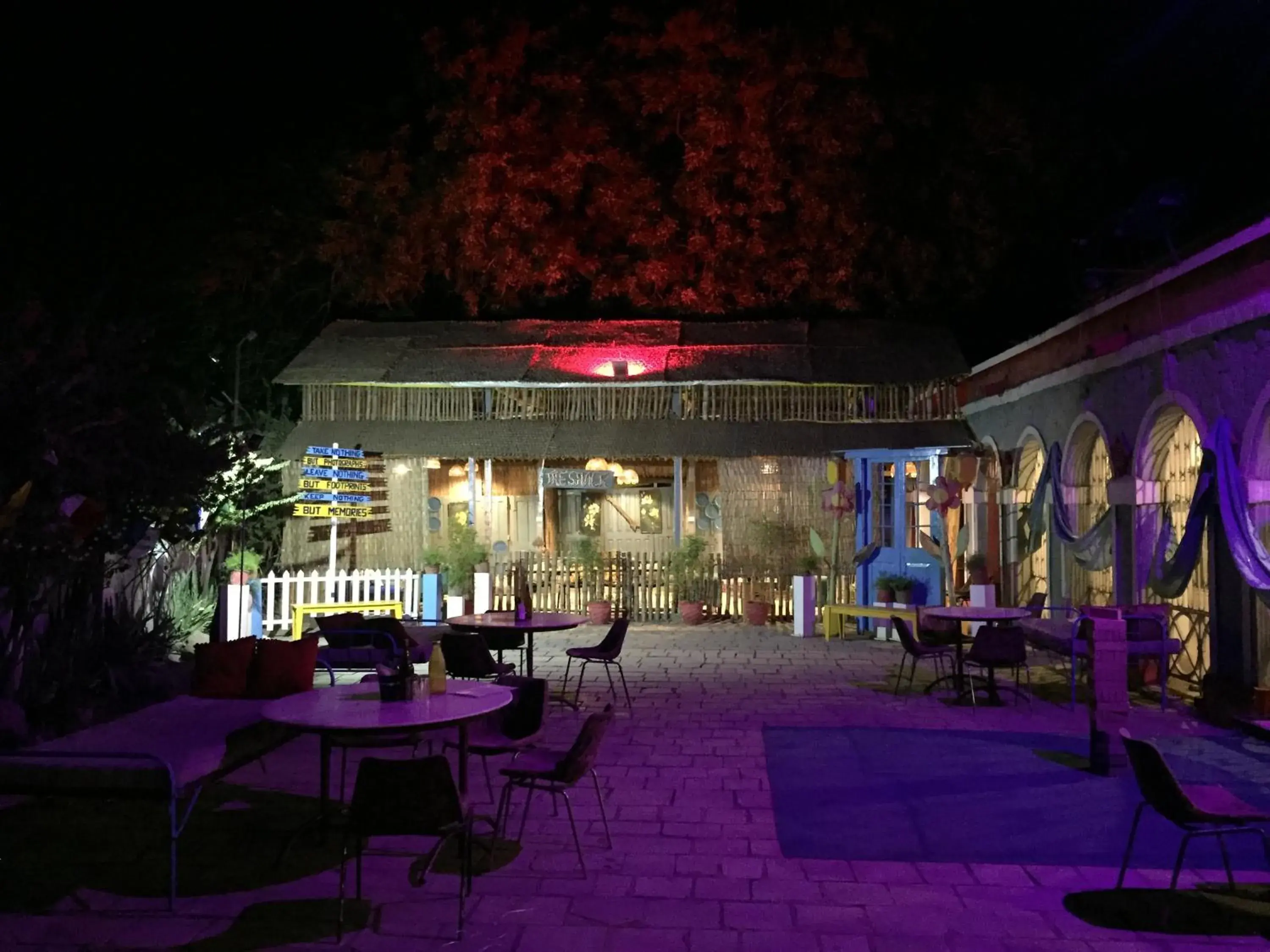 Restaurant/places to eat in Hotel Grand Barrack Restaurant/places to eat in Hotel Grand Barrack