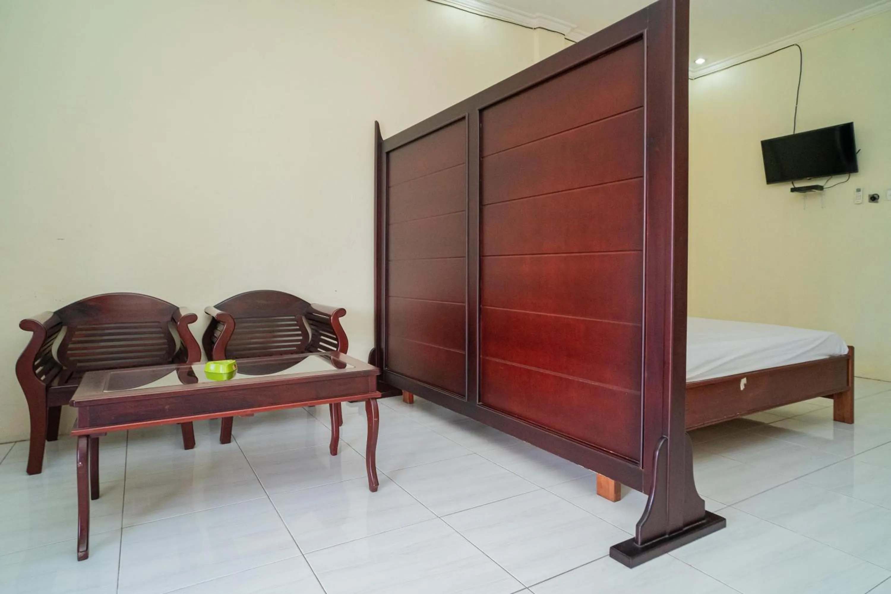 Bed in RedDoorz Syariah @ Jalan Bukit Kaminting 2