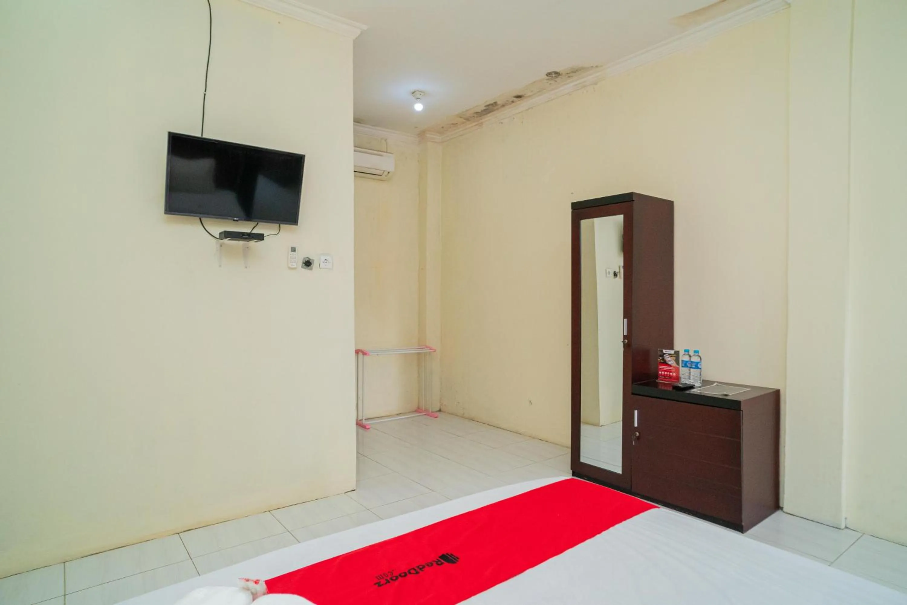 Bed in RedDoorz Syariah @ Jalan Bukit Kaminting 2