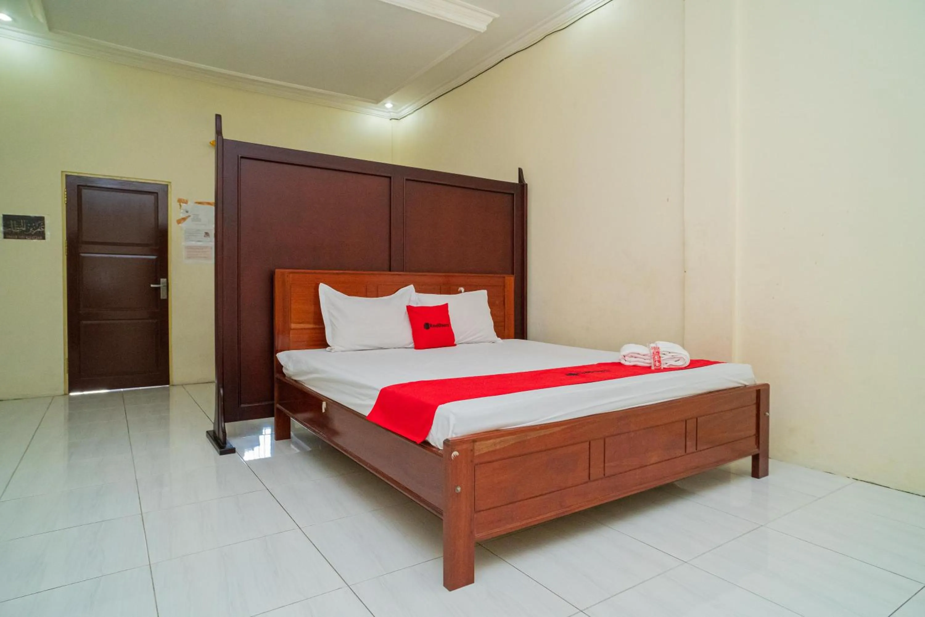 Bed in RedDoorz Syariah @ Jalan Bukit Kaminting 2