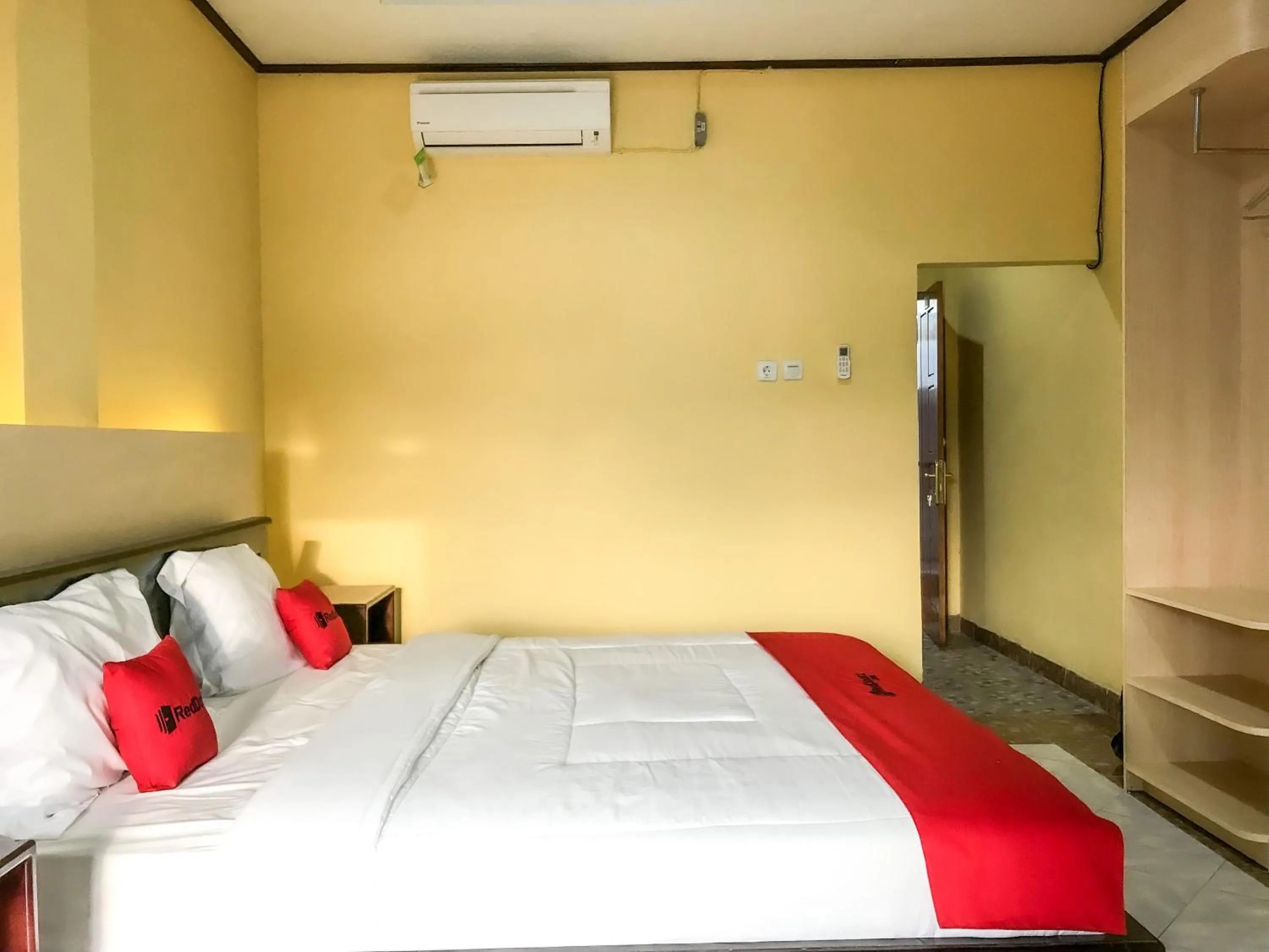 RedDoorz @ Gerson Hotel Abepura