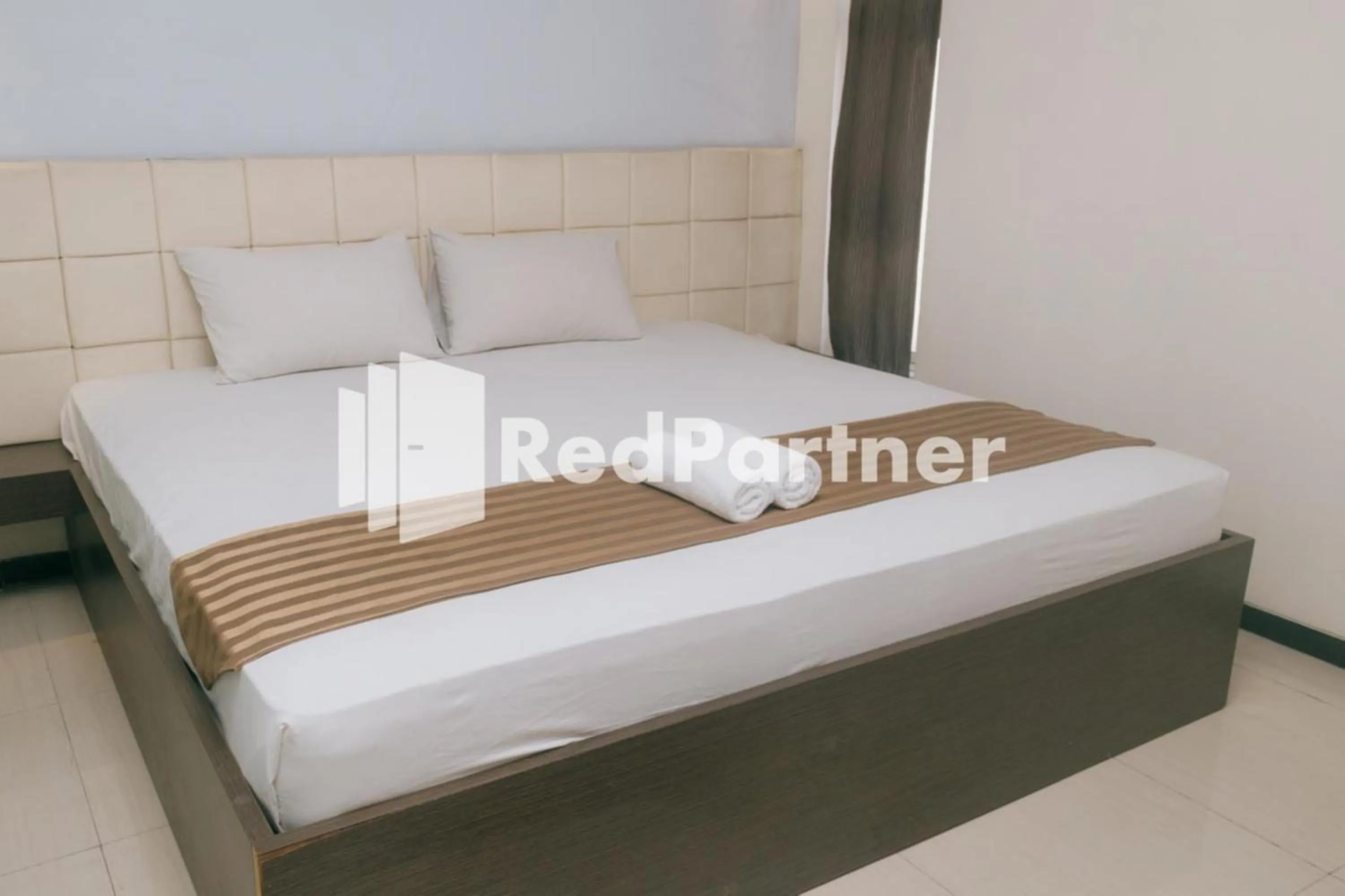 Bedroom, Bed in Pits Hotel Mitra RedDoorz near Atom Mall