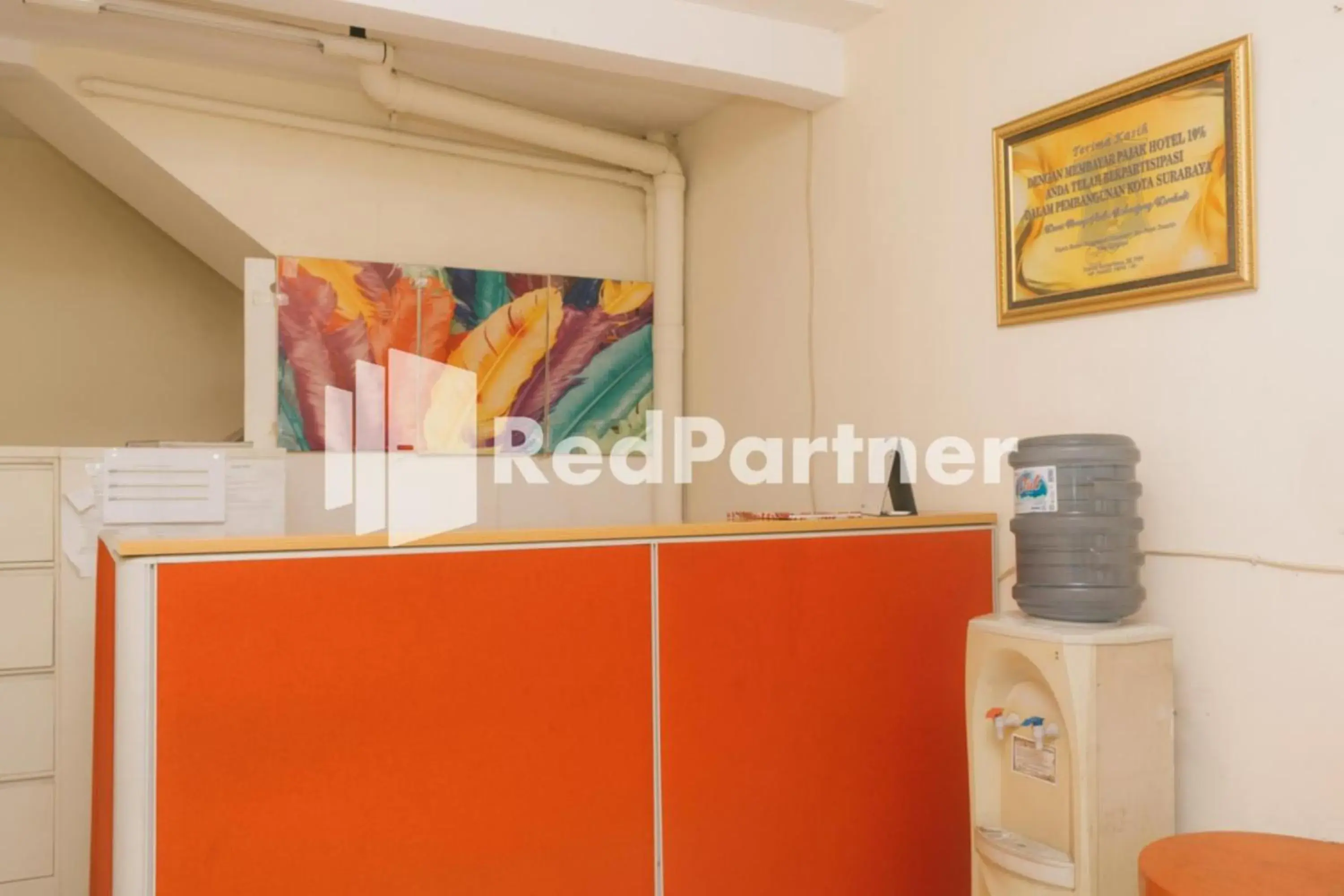 Lobby or reception in Pits Hotel Mitra RedDoorz near Atom Mall Lobby or reception in Pits Hotel Mitra RedDoorz near Atom Mall