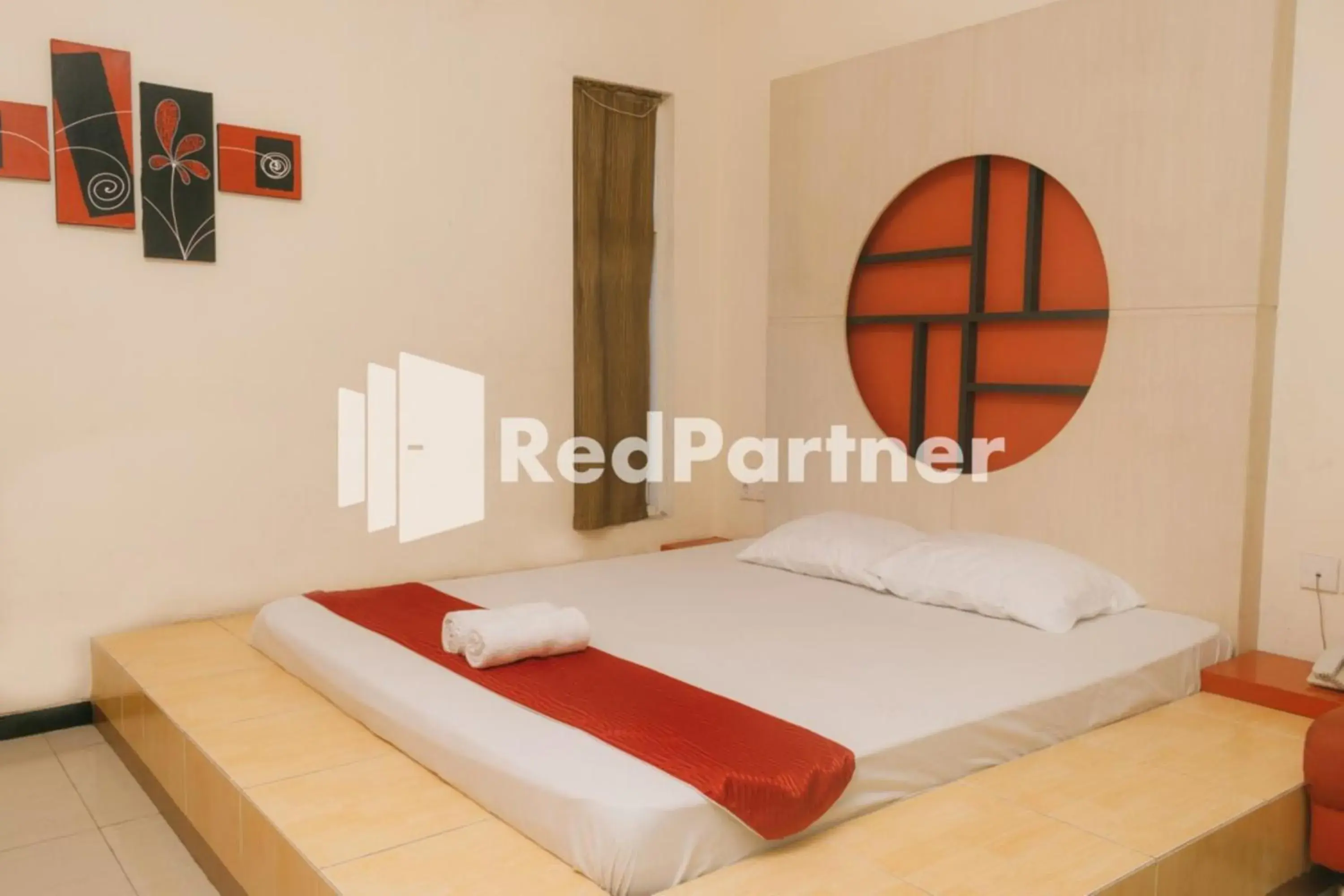 Bedroom, Bed in Pits Hotel Mitra RedDoorz near Atom Mall Bedroom, Bed in Pits Hotel Mitra RedDoorz near Atom Mall