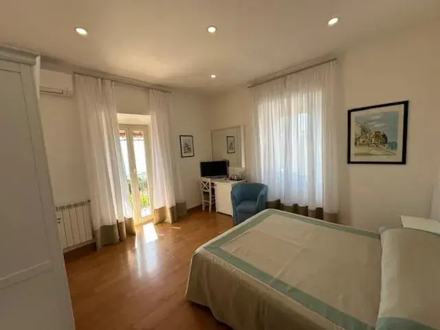 Double Room with Balcony and Sea View - single occupancy in Hotel L'Isola Double Room with Balcony and Sea View - single occupancy in Hotel L'Isola