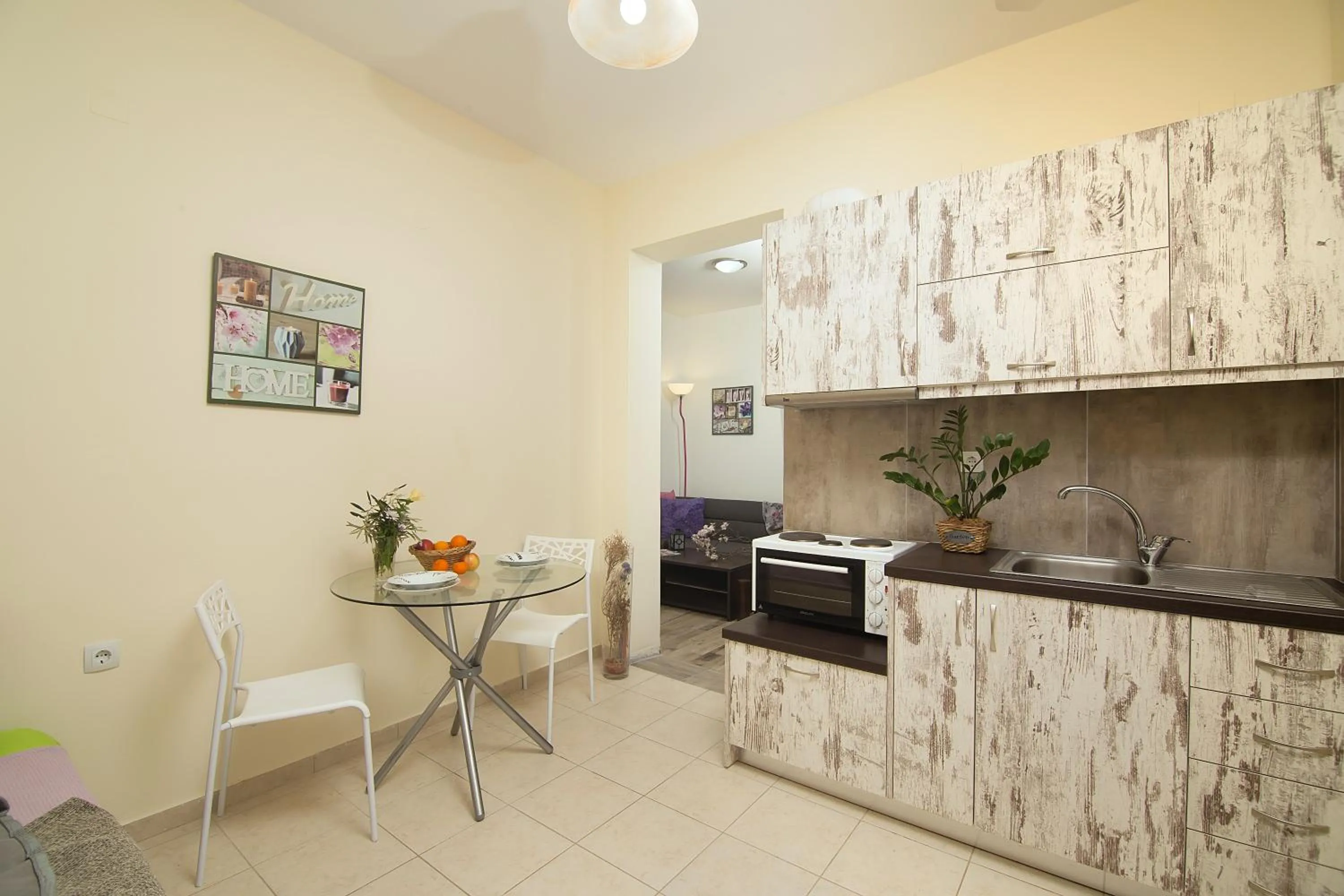 Kitchen or kitchenette in Home Suites