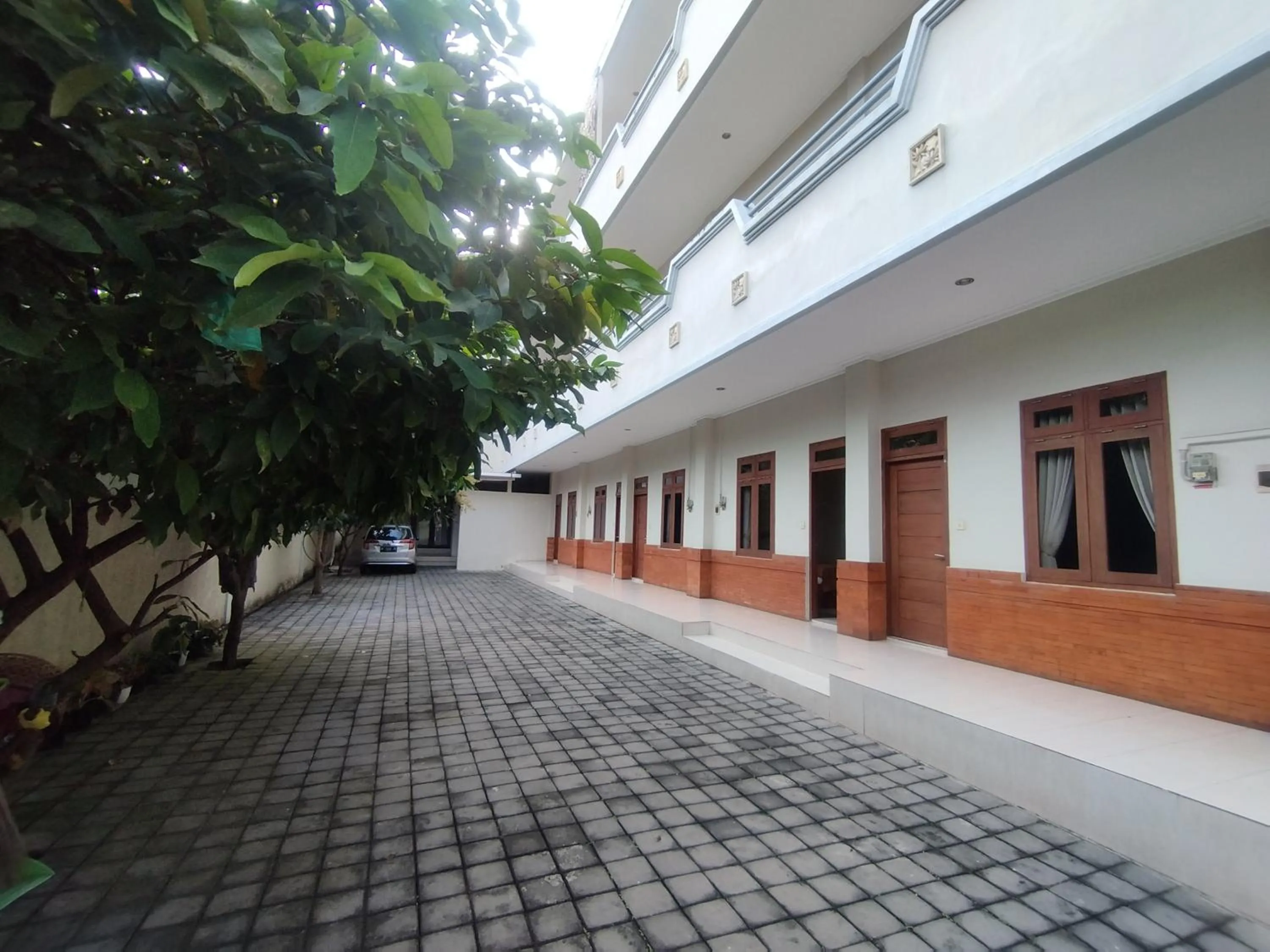 Adi Pelita Sari Bali