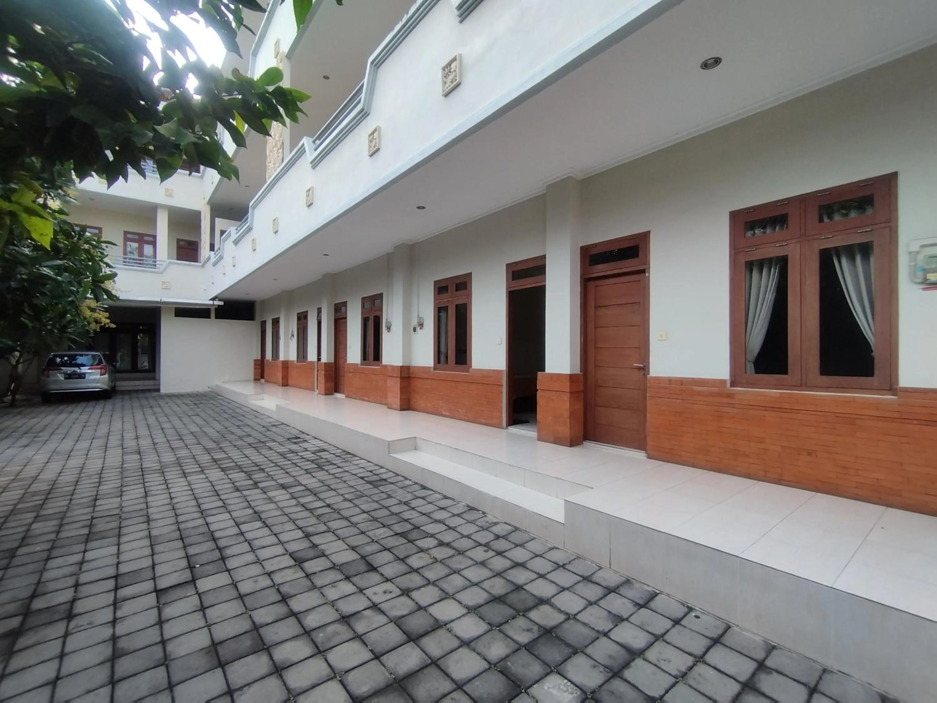 Adi Pelita Sari Bali