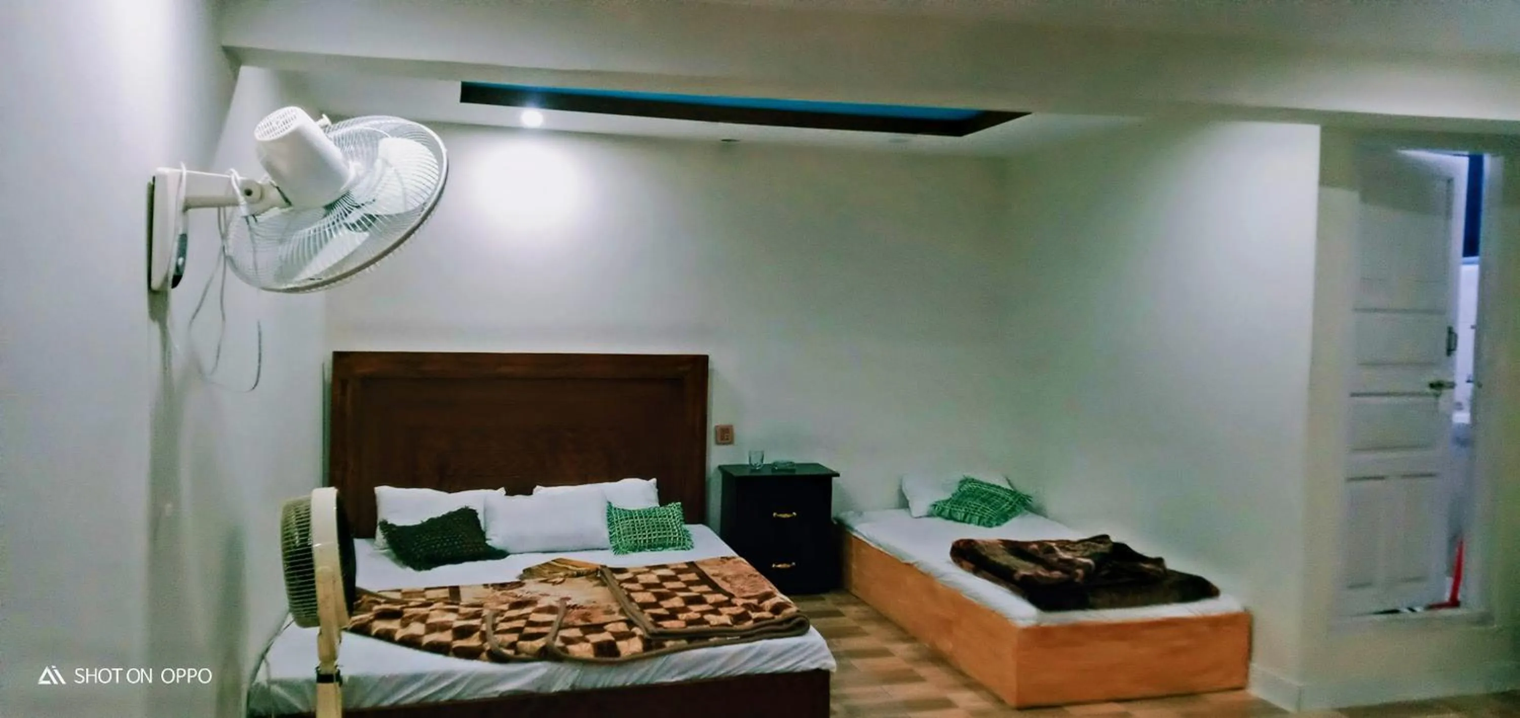 Shower, Bed in Hotel Saspolo skardu