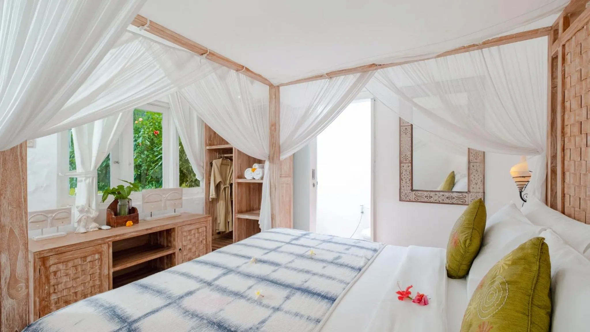 Bed in Palm Garden Villa - Private Pool Seminyak