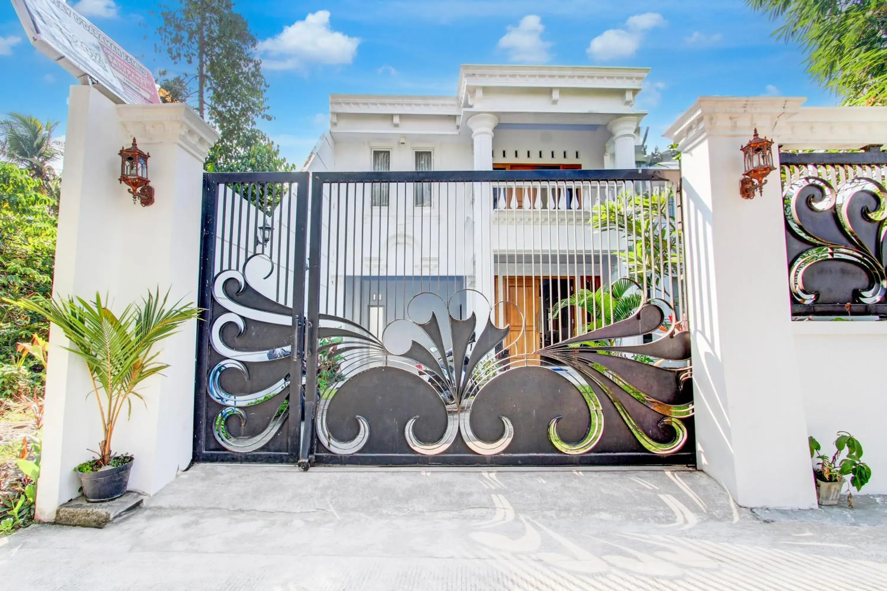 Facade/entrance in Hotel O D'draman Homestay Syariah Facade/entrance in Hotel O D'draman Homestay Syariah