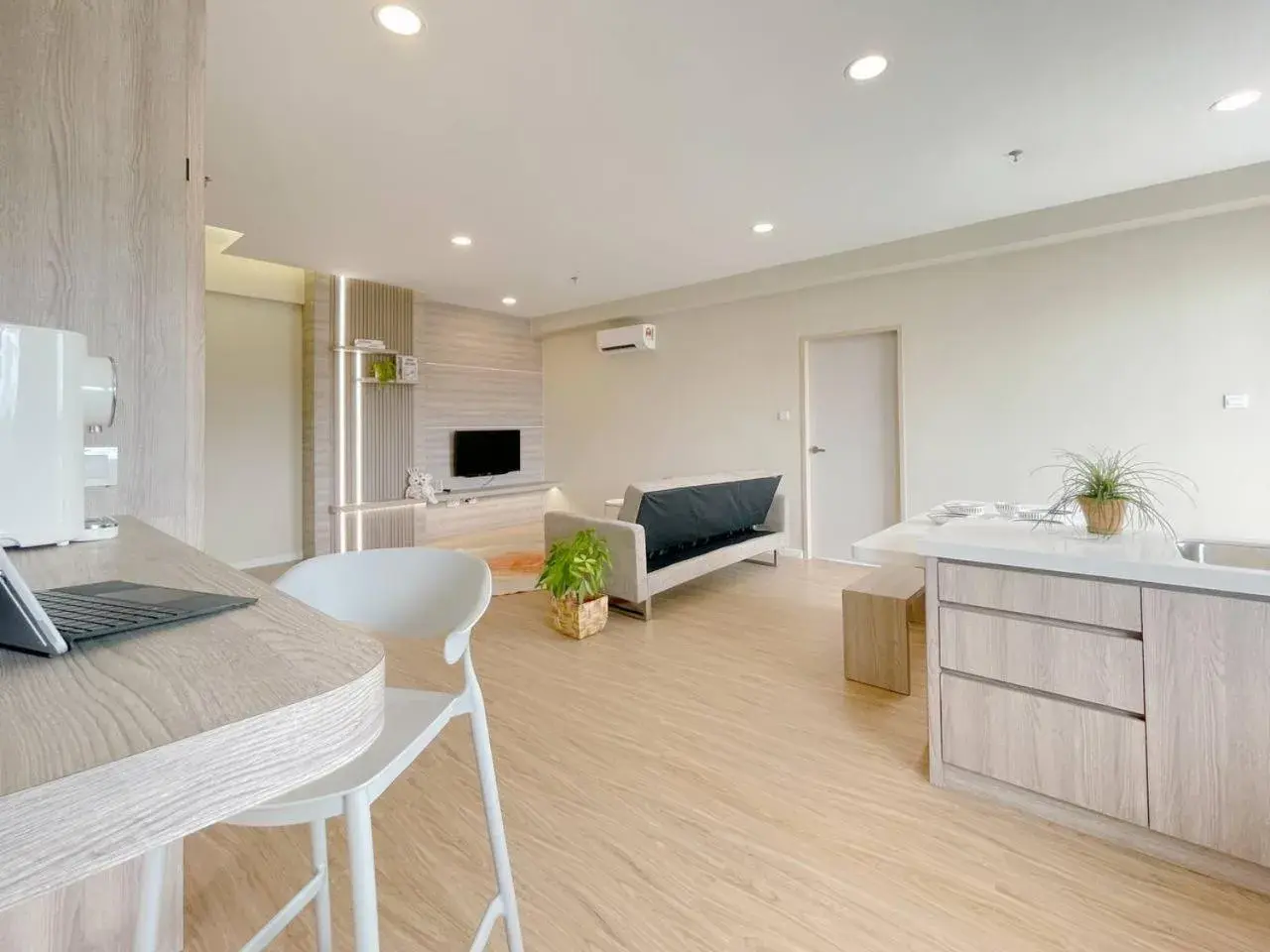 Three-Bedroom Suite in QUEENSLAND SUITES at Aru Suites, Kota Kinabalu Three-Bedroom Suite in QUEENSLAND SUITES at Aru Suites, Kota Kinabalu