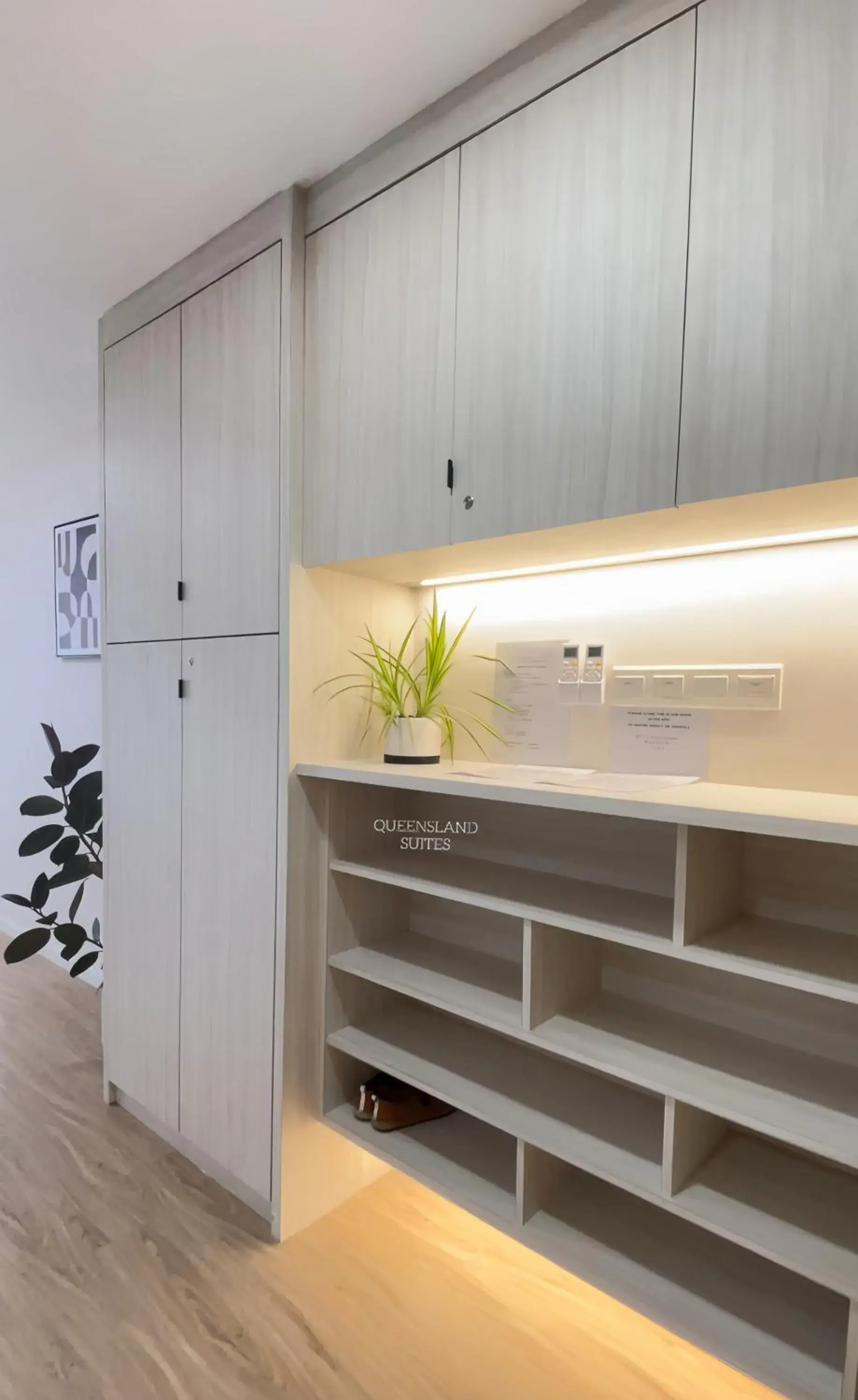 Facade/entrance in QUEENSLAND SUITES at Aru Suites, Kota Kinabalu Facade/entrance in QUEENSLAND SUITES at Aru Suites, Kota Kinabalu