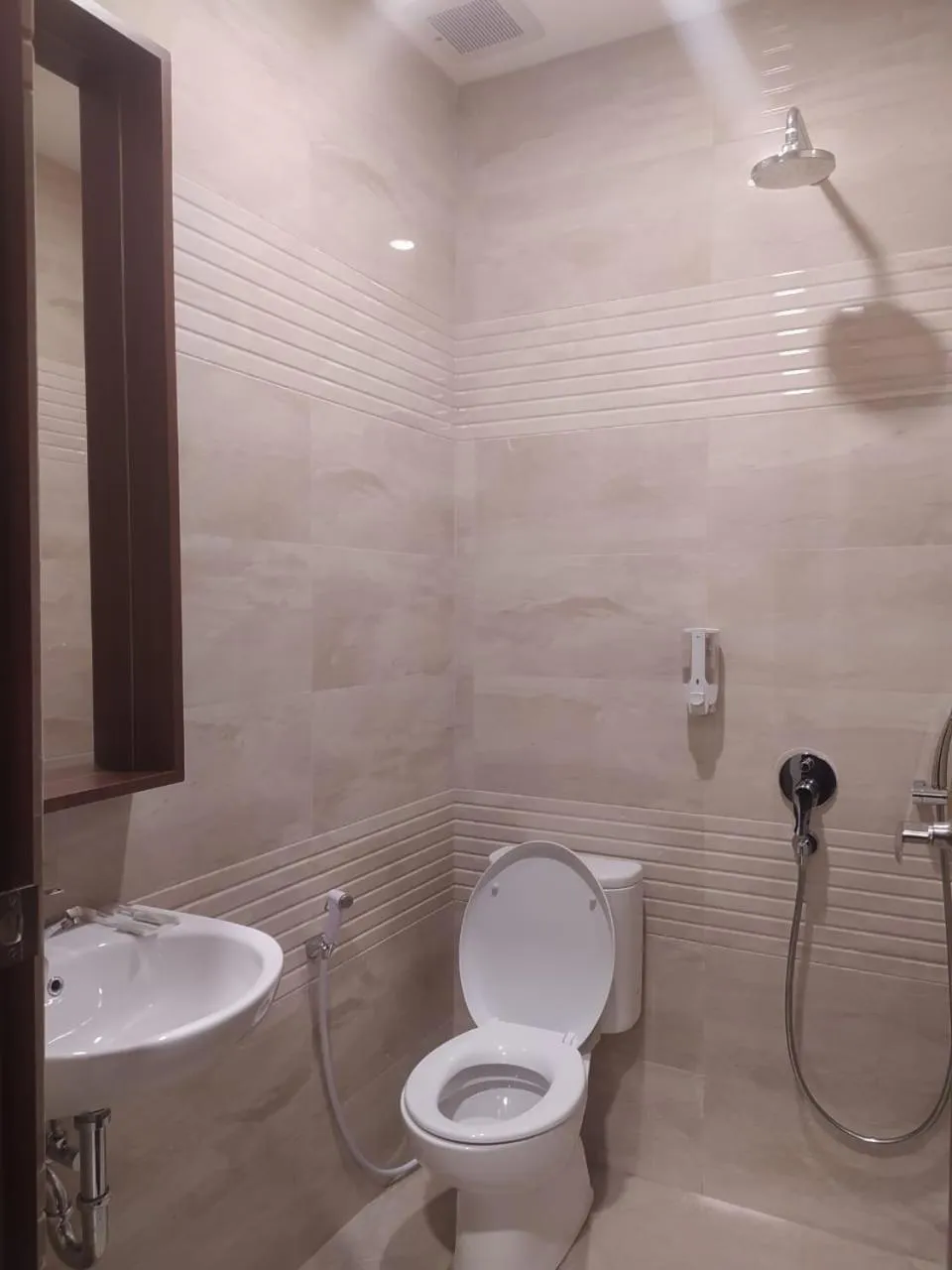 Shower in Hadipriyanto Homestay