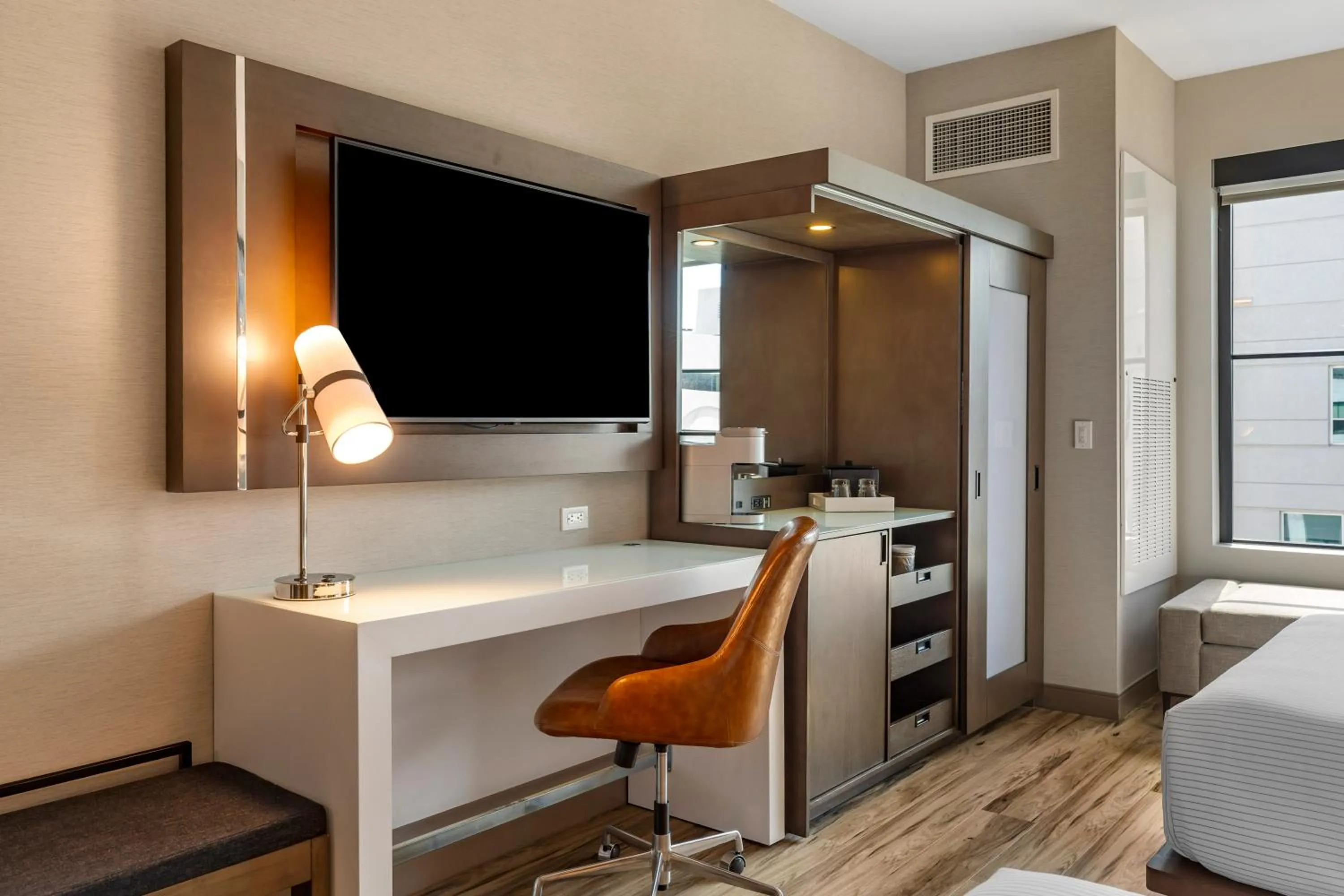 TV and multimedia, Bed in Cambria Hotel New Haven University Area