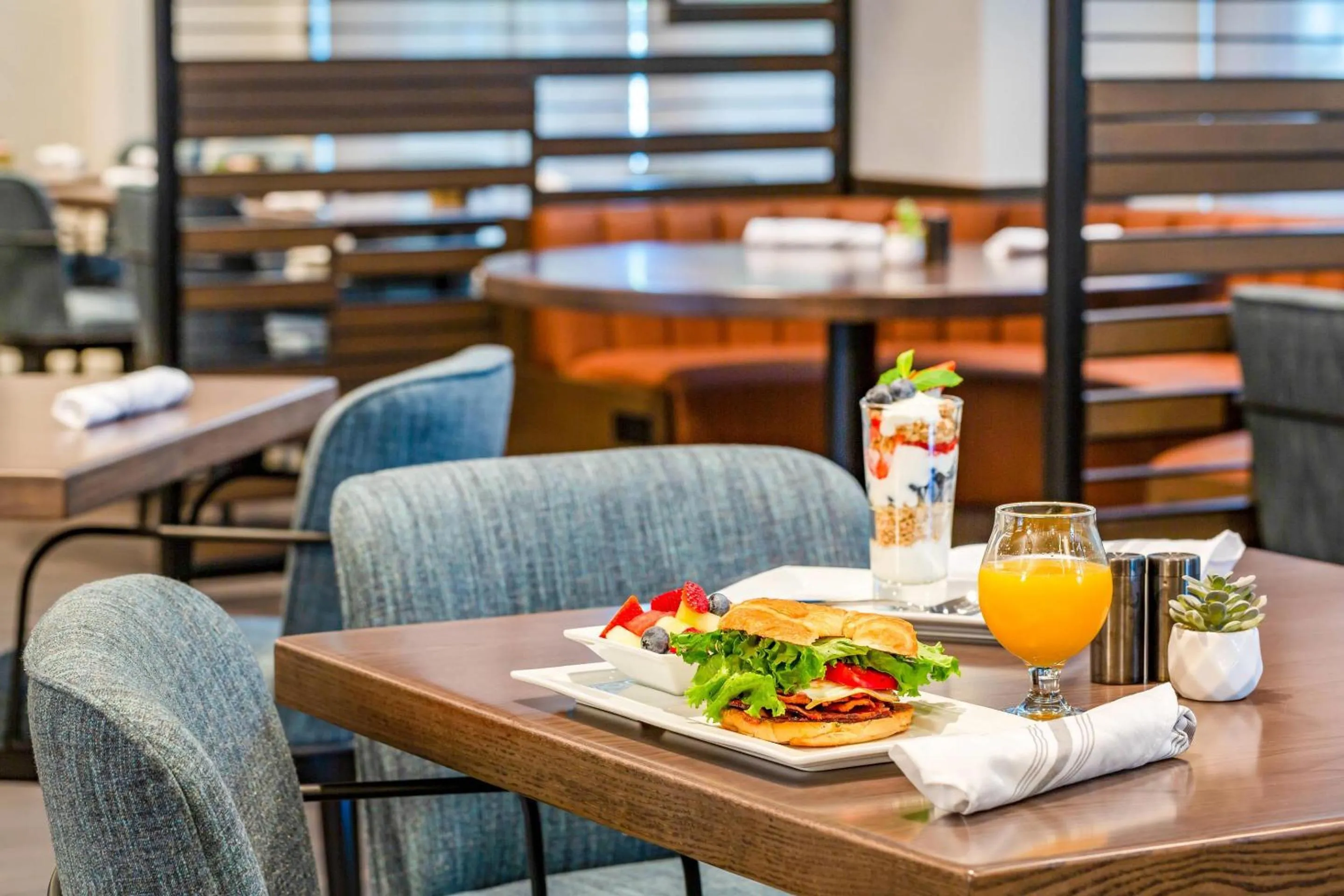 Restaurant/places to eat in Cambria Hotel New Haven University Area