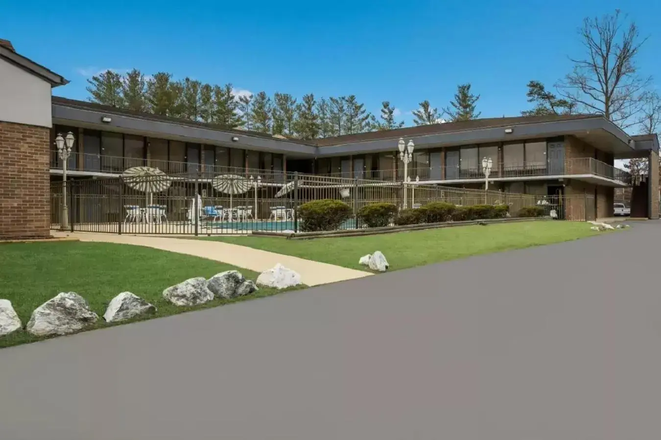 Property building in Quality Inn Asheville Airport Property building in Quality Inn Asheville Airport